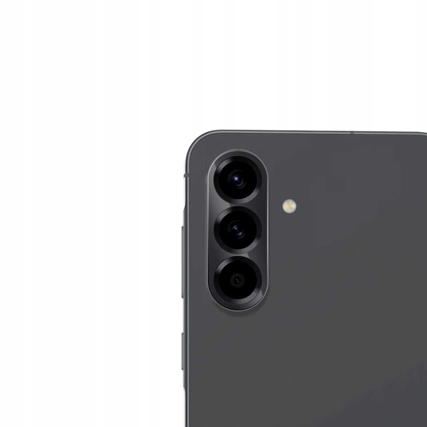 Tył smartfona z trzema obiektywami. Szary telefon.