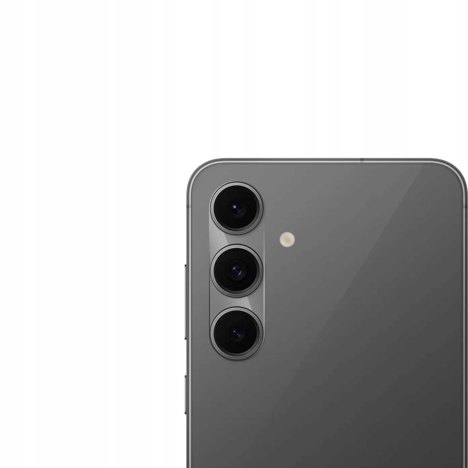 Telefon z trzema obiektywami i lampą błyskową.