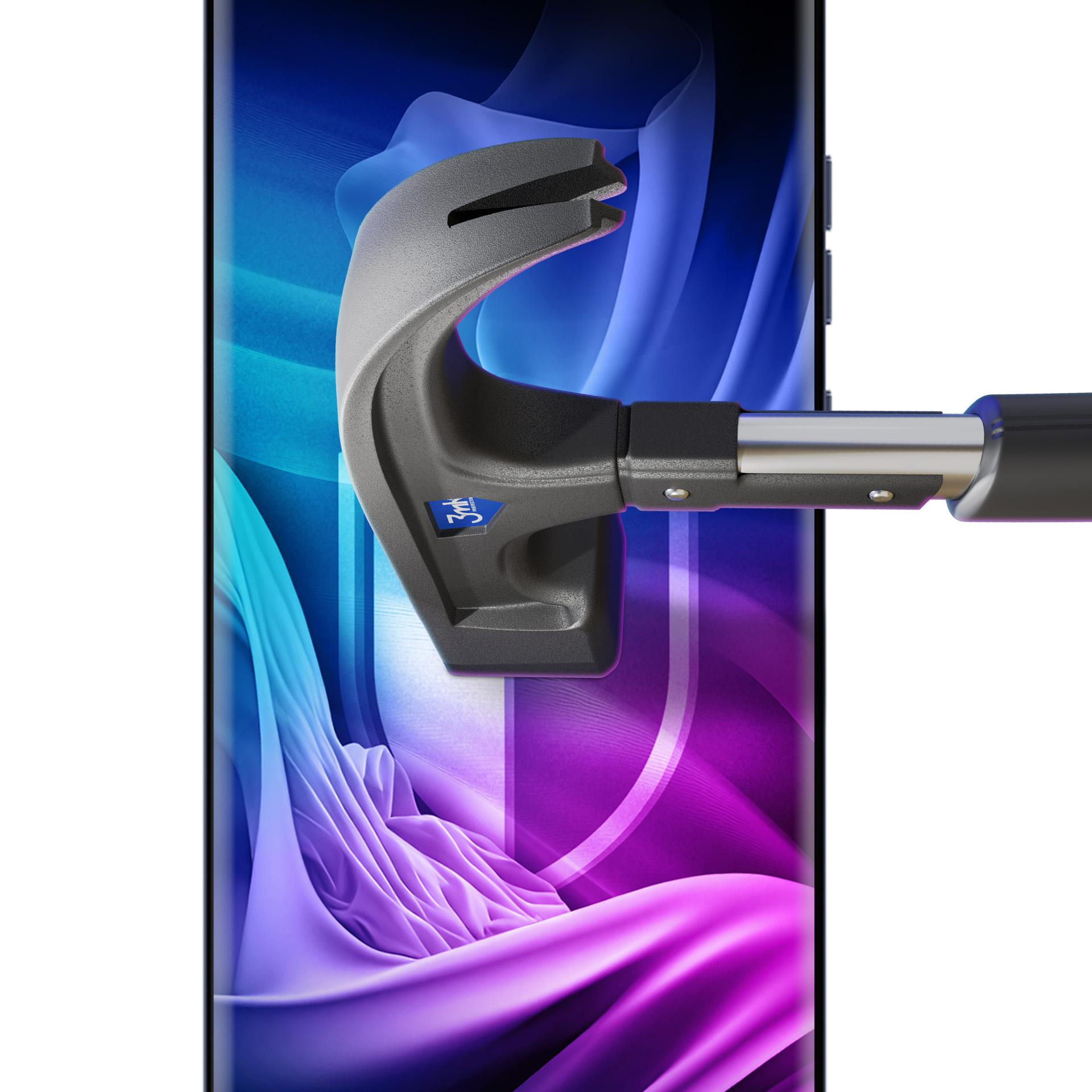 Młotek uderzający w ekran telefonu. Ekran ma kolorowe wiry. Białe tło.