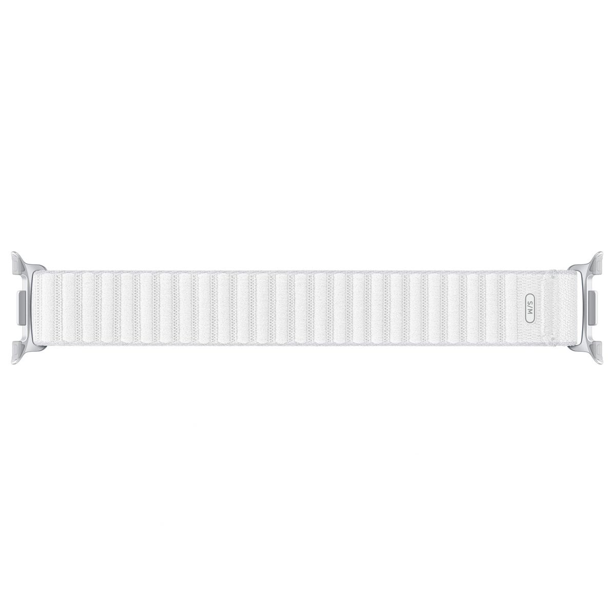 Een witte Apple Watch band, plat neergelegd. De band is gemaakt van een textuurstof en heeft zilveren sluitingen.