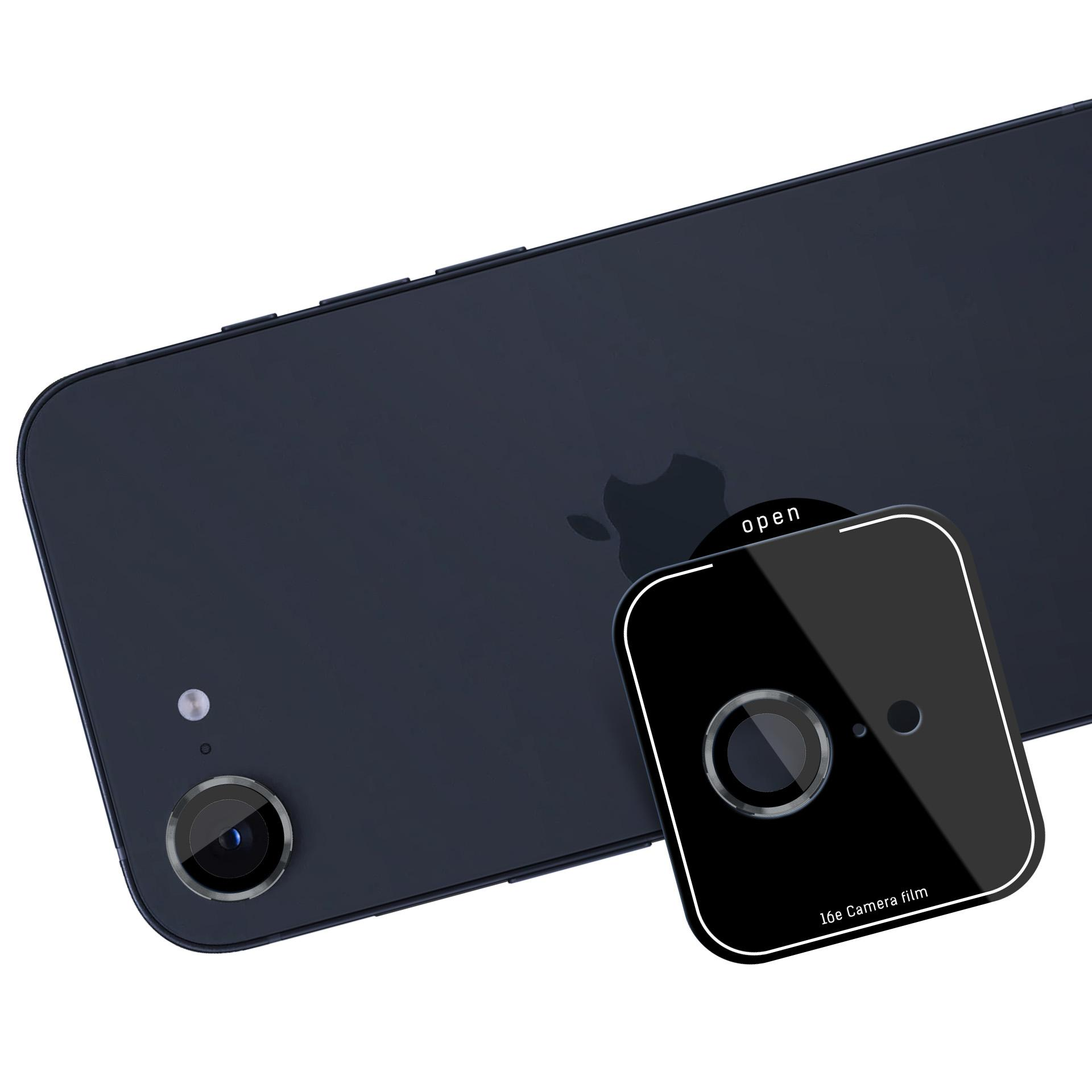 Tył telefonu z folią na aparat. Folia jest czarna i zakrywa aparat telefonu.