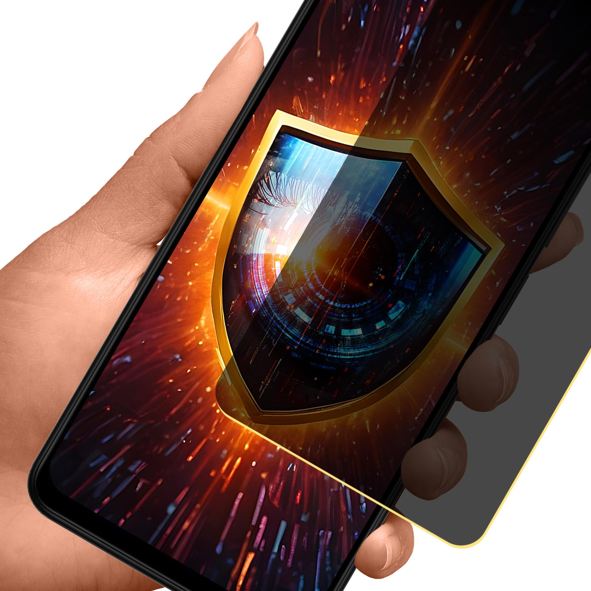 Mano che tiene un telefono. Lo schermo mostra uno scudo con un occhio. Sfondo arancione e giallo.