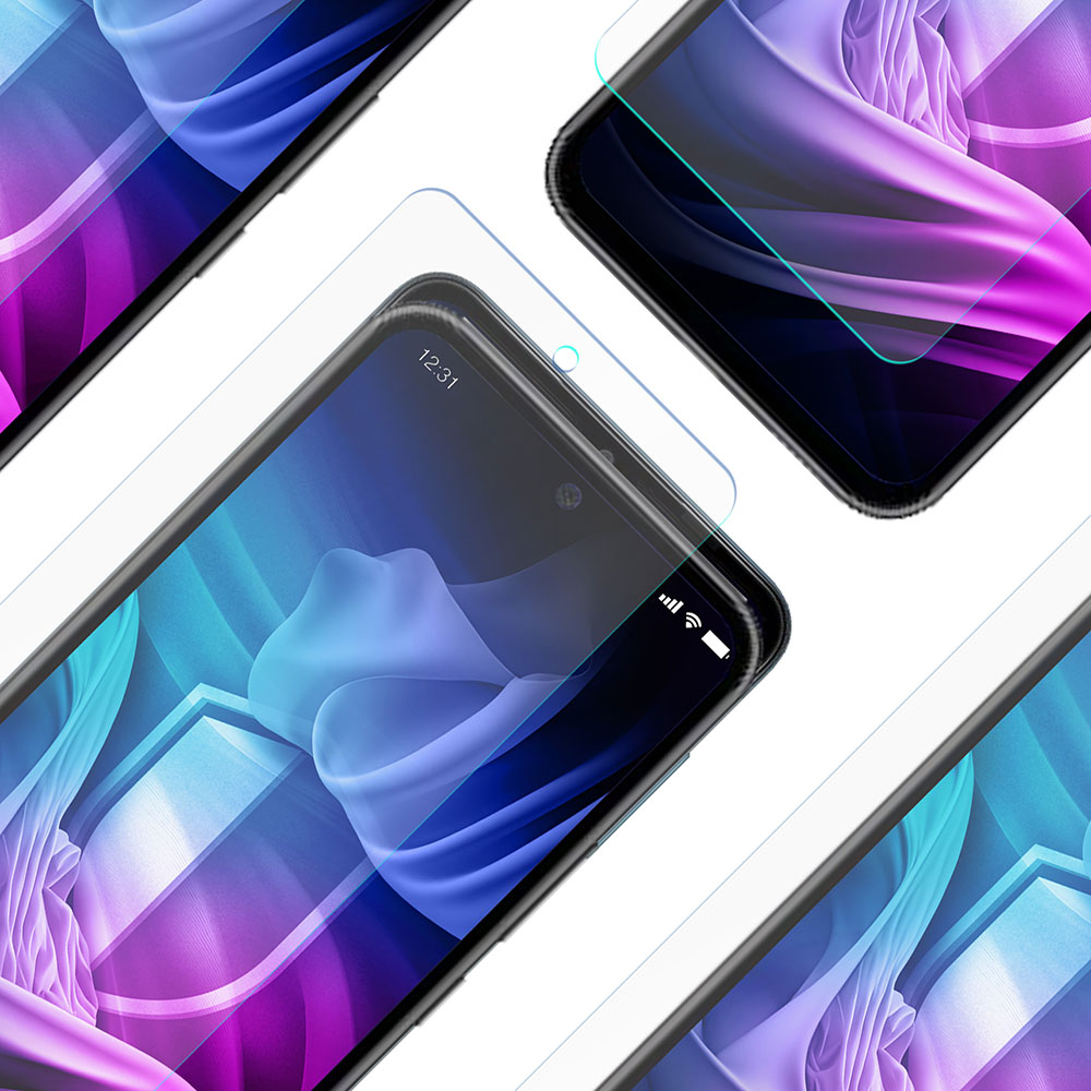 Cztery smartfony z nałożonymi ochraniaczami ekranu. Ekrany wyświetlają kolorowy abstrakcyjny wzór.