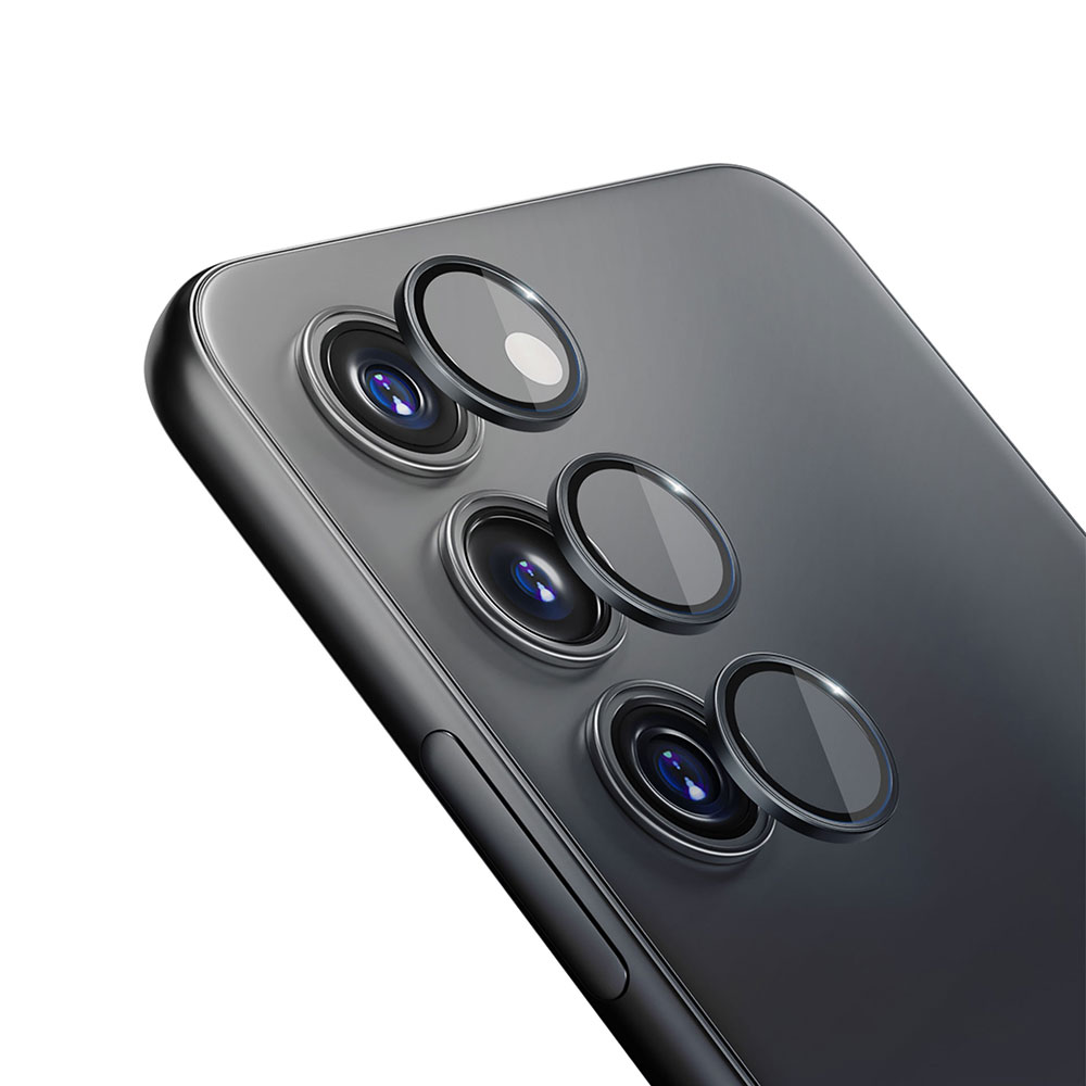 Téléphone avec protections d'objectif de caméra. Le téléphone est gris. Les protections sont transparentes.