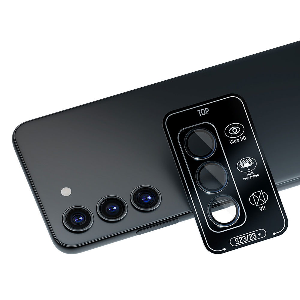 Un téléphone avec des protections de caméra à côté. Le téléphone est noir. Les protections sont noires.