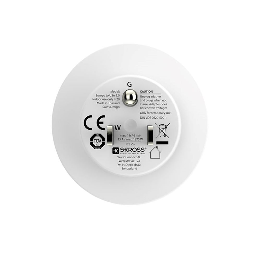 Un adattatore di alimentazione bianco, che mostra il lato inferiore. Include testo su tensione, certificazioni di sicurezza e info.