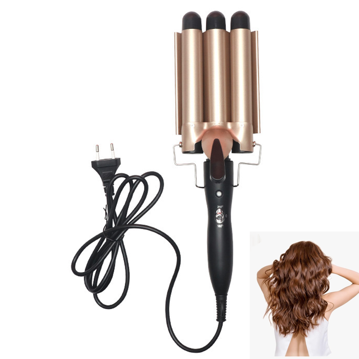 Ein Haar-Crimper mit drei Läufen, mit schwarzem Griff. Eine Frau mit welligem Haar ist ebenfalls zu sehen.