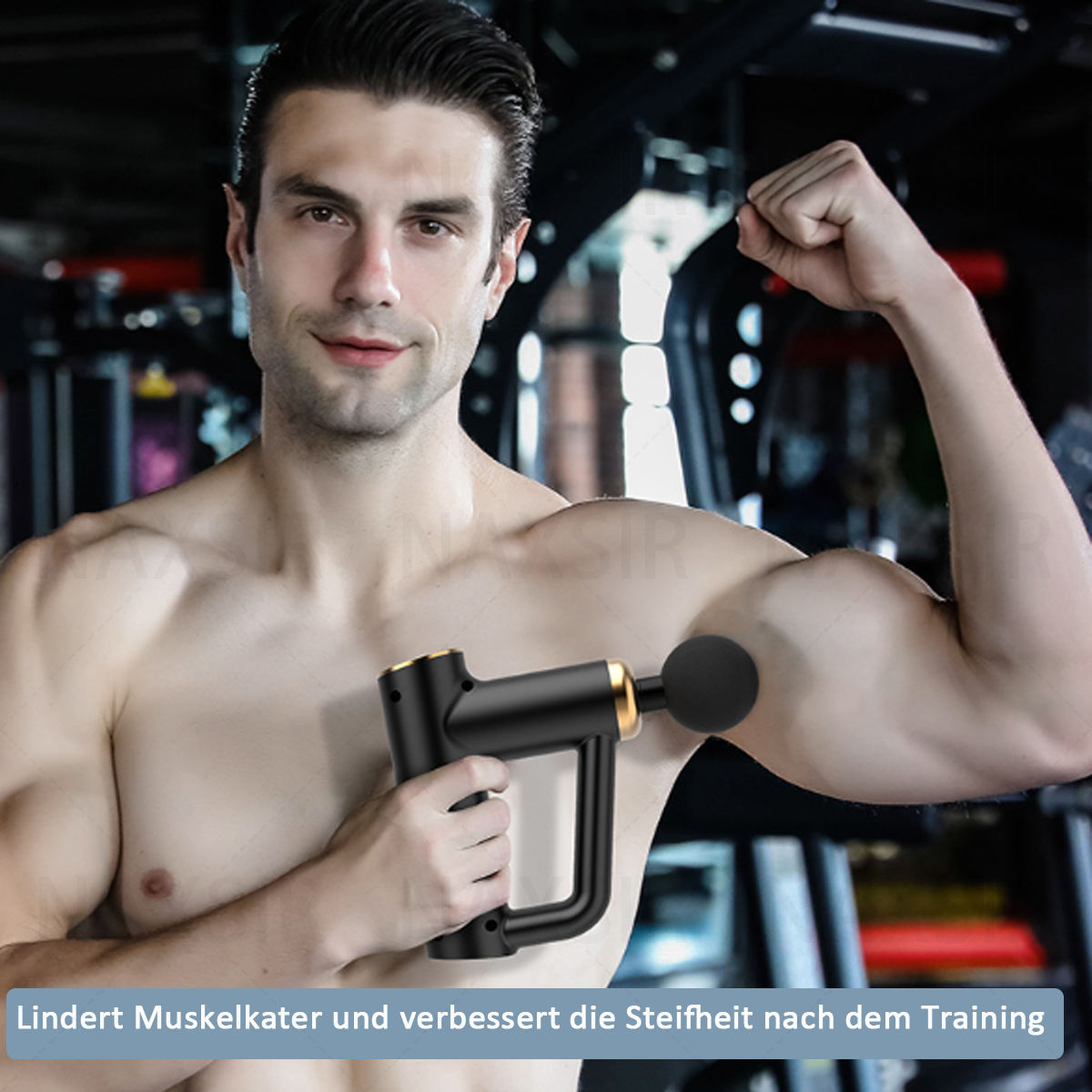 Mann mit Massagepistole am Arm. Text auf Deutsch. Weißer Hintergrund. Er hat Muskeln.