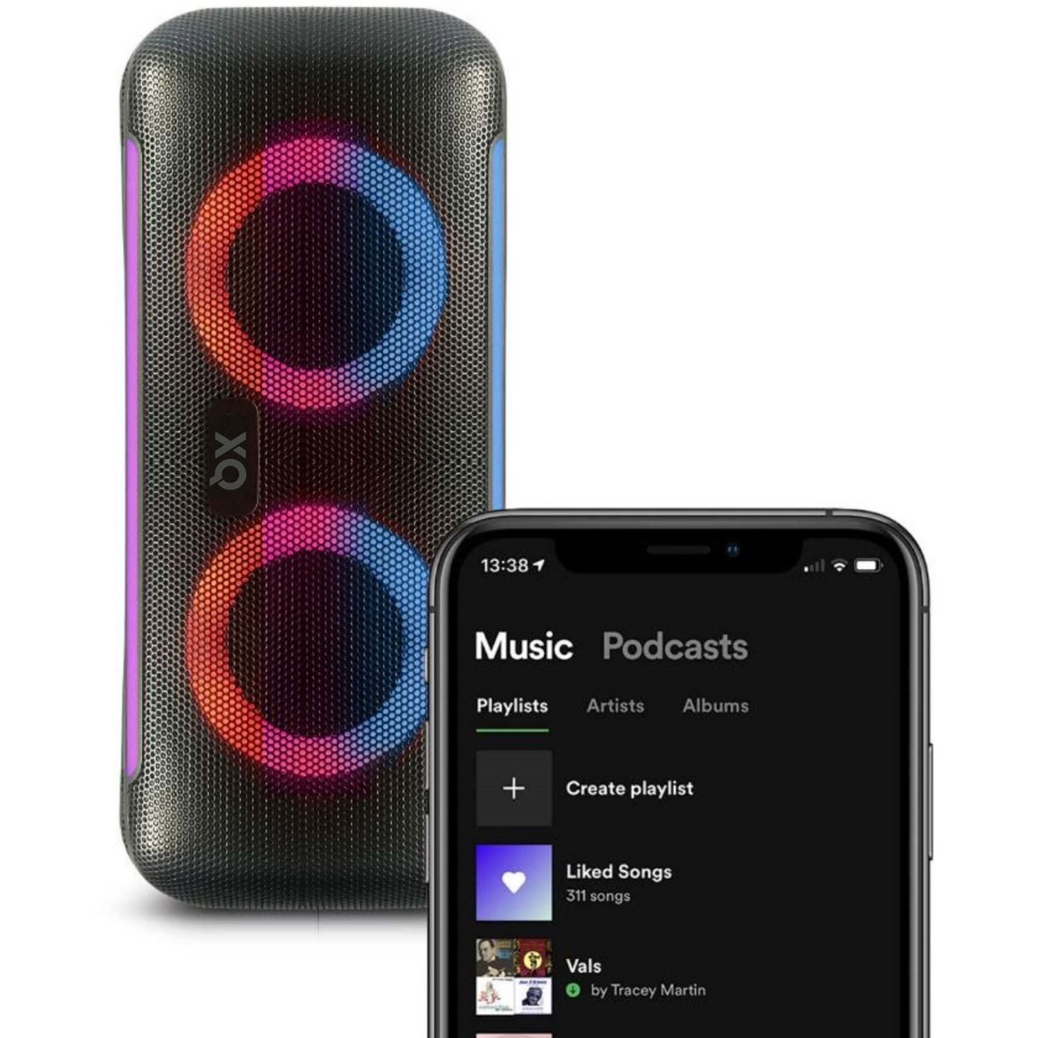 Schwarzer Lautsprecher mit bunten Lichtern, Smartphone mit Musik-Playlist und Text auf dem Lautsprecher.