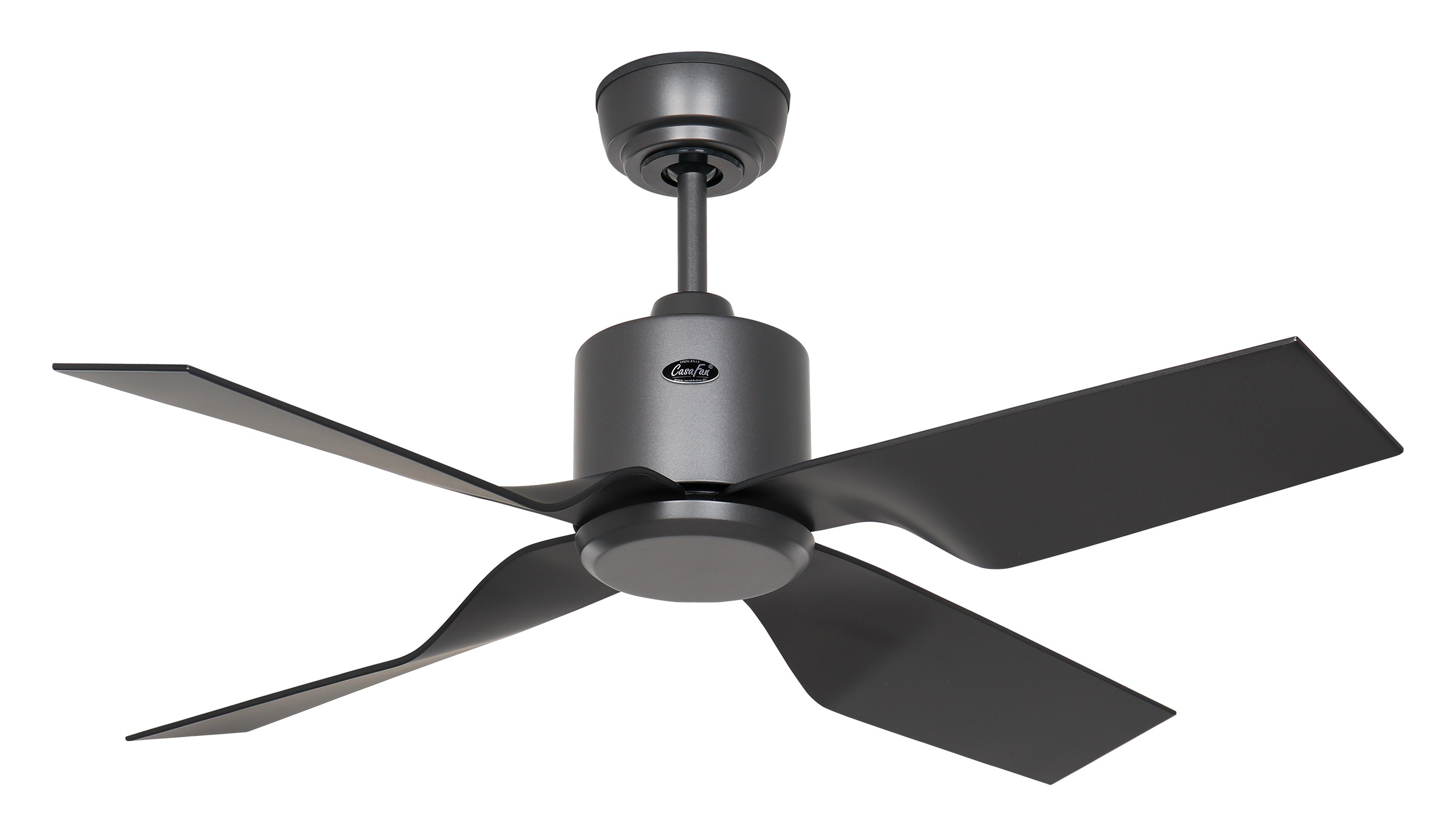 Un ventilatore da soffitto nero e grigio con quattro pale è mostrato. Ha un alloggiamento motore centrale e un'asta.