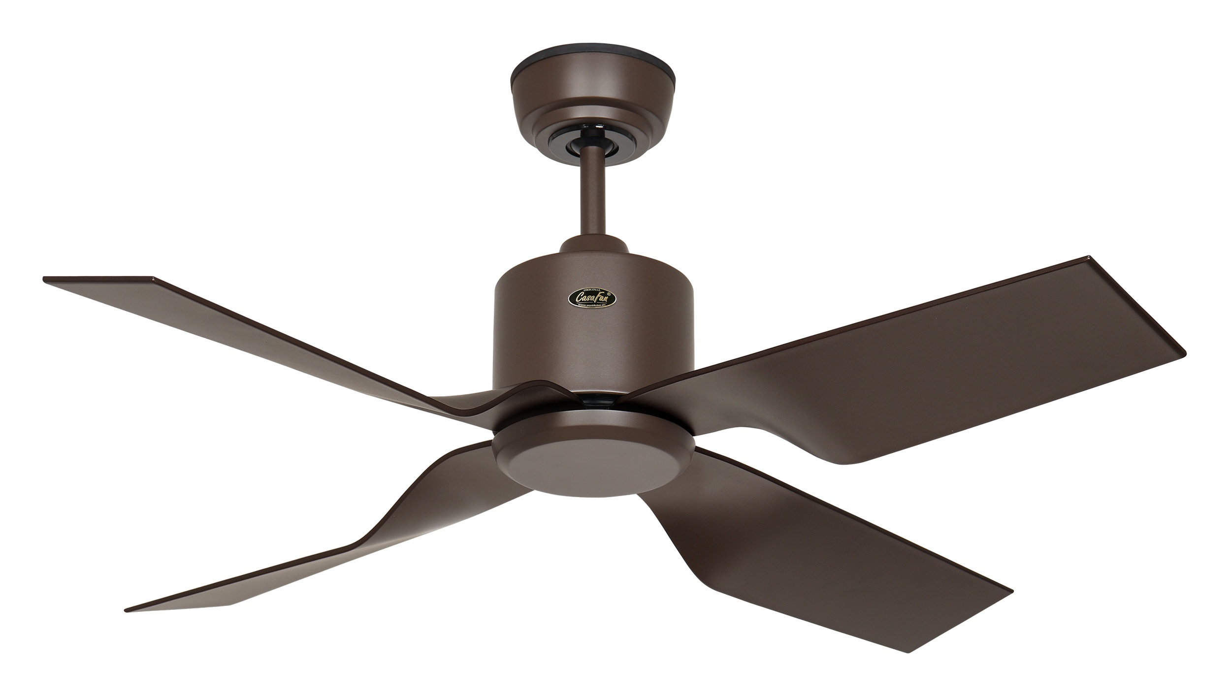 Ein brauner Deckenventilator mit vier Flügeln vor weißem Hintergrund.
