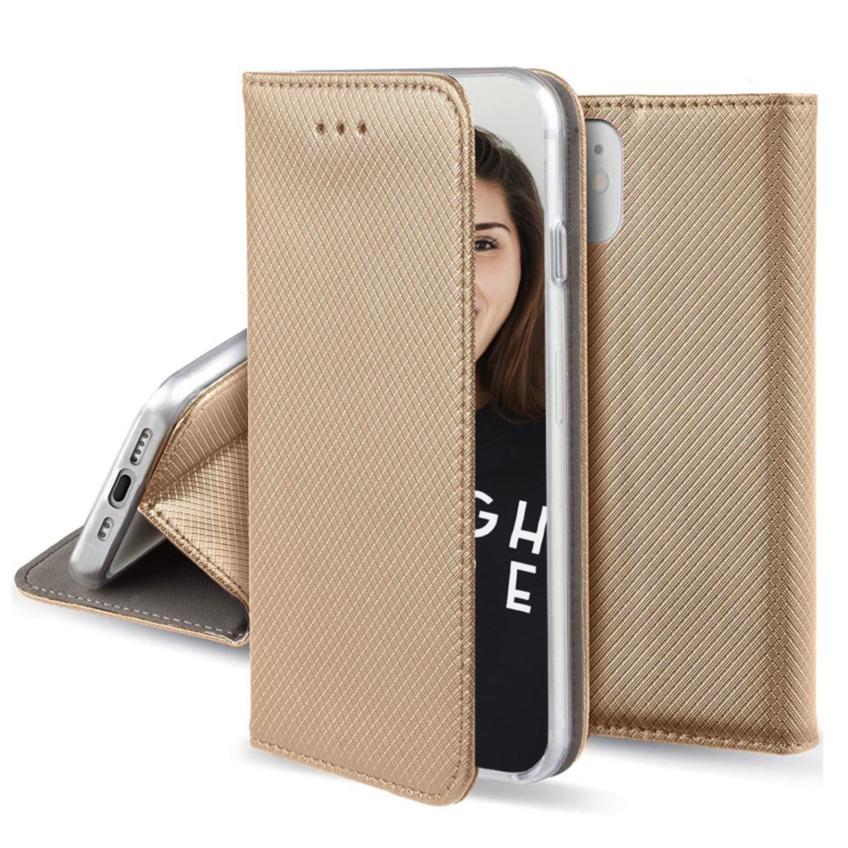Una custodia dorata per telefono aperta, che mostra il volto di una donna. Il telefono è dentro. Sfondo beige.