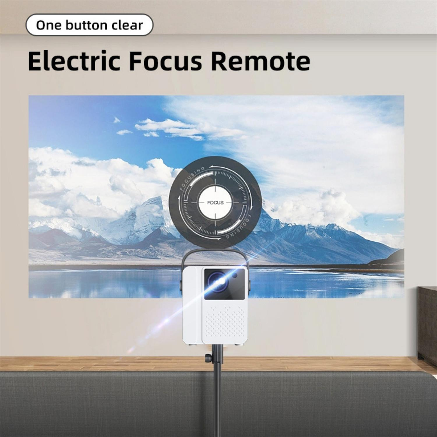 Ein Projektor projiziert ein Bild auf eine Wand, mit Fokus-Fernbedienung. Berge und See im Hintergrund.