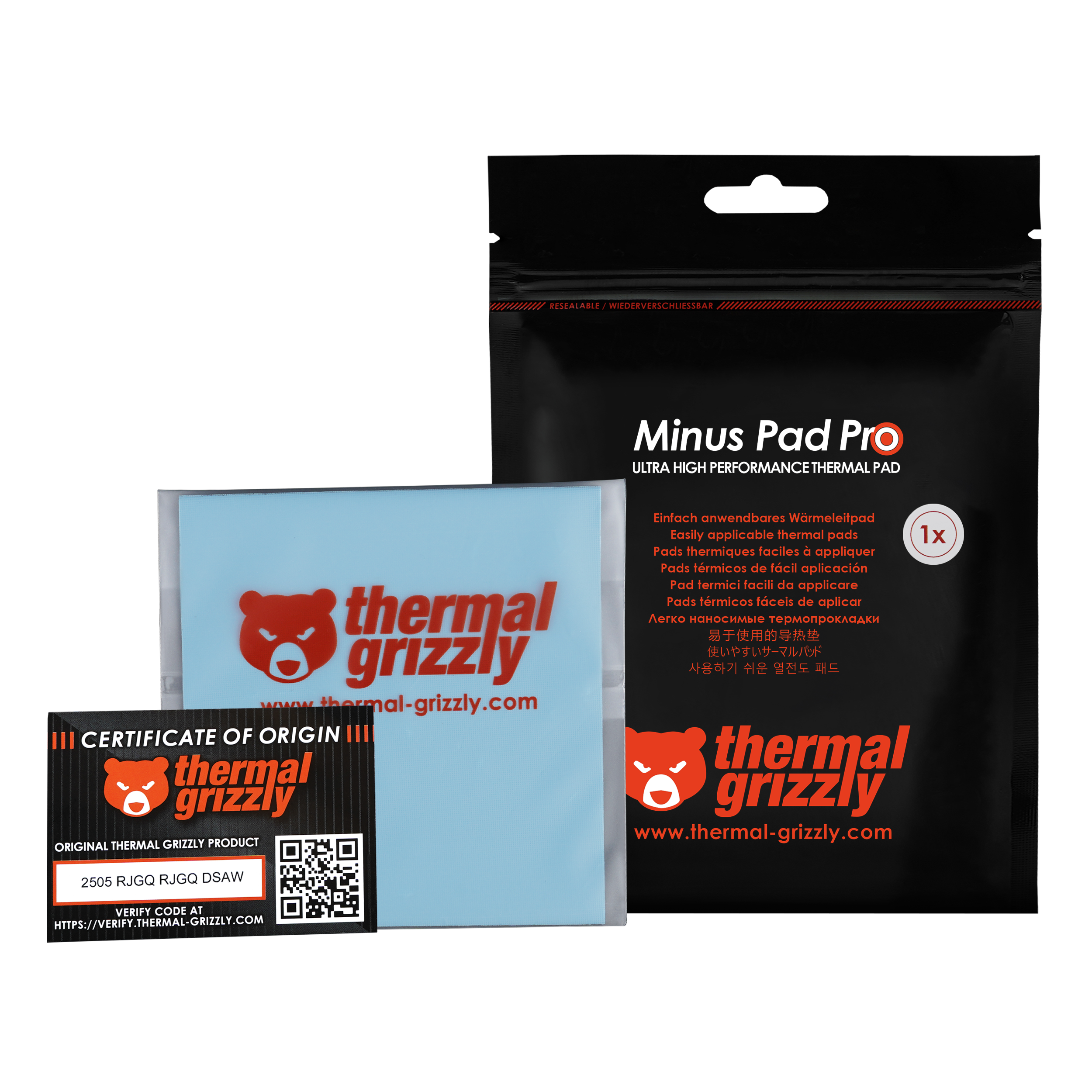 Metin, termal ped ve sertifika içeren siyah bir paket. Paket ve ped üzerinde Thermal Grizzly logosu var.