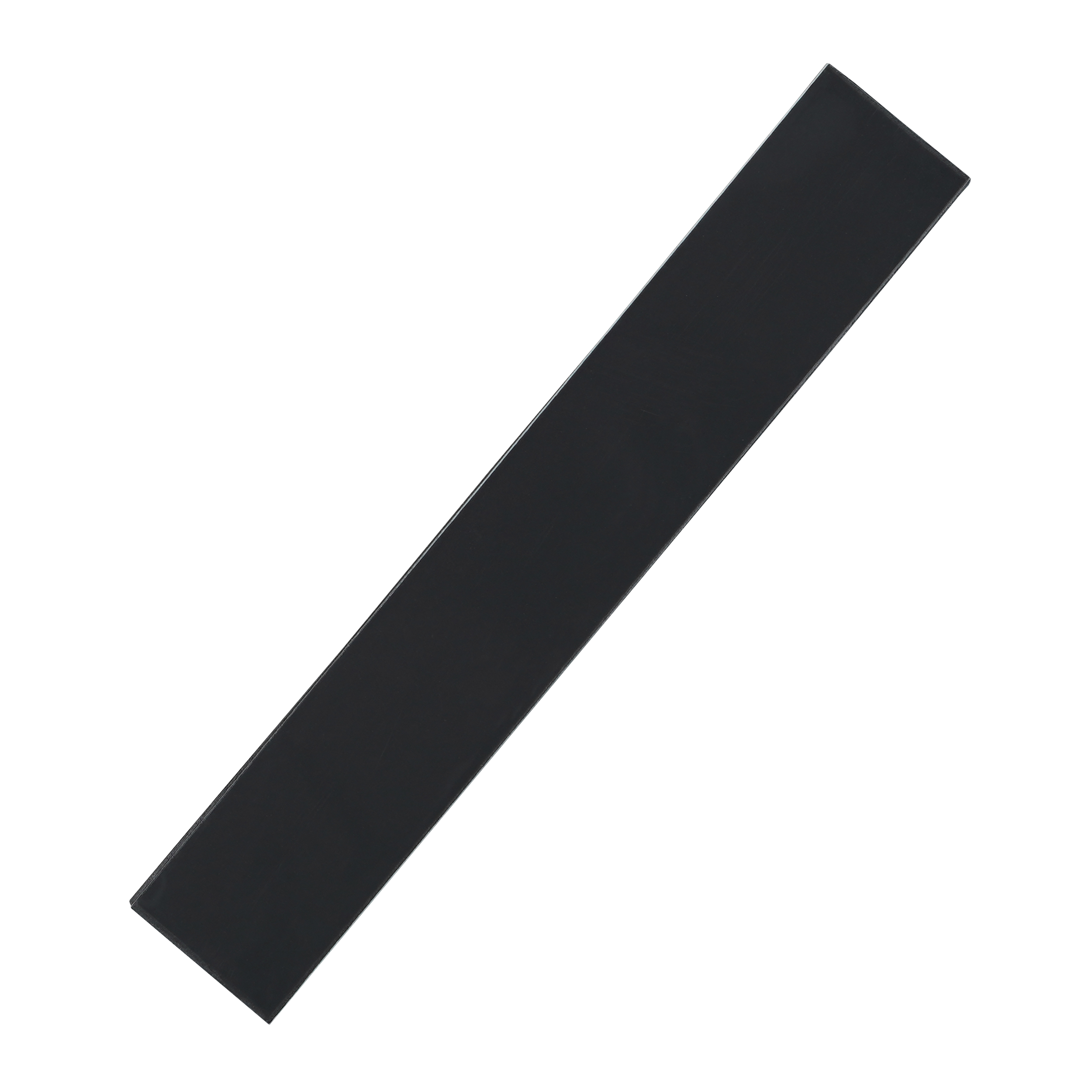 Ein schwarzes rechteckiges Wärmeleitpad mit diagonalem Muster auf schwarzem Hintergrund. Die Kanten sind sichtbar.