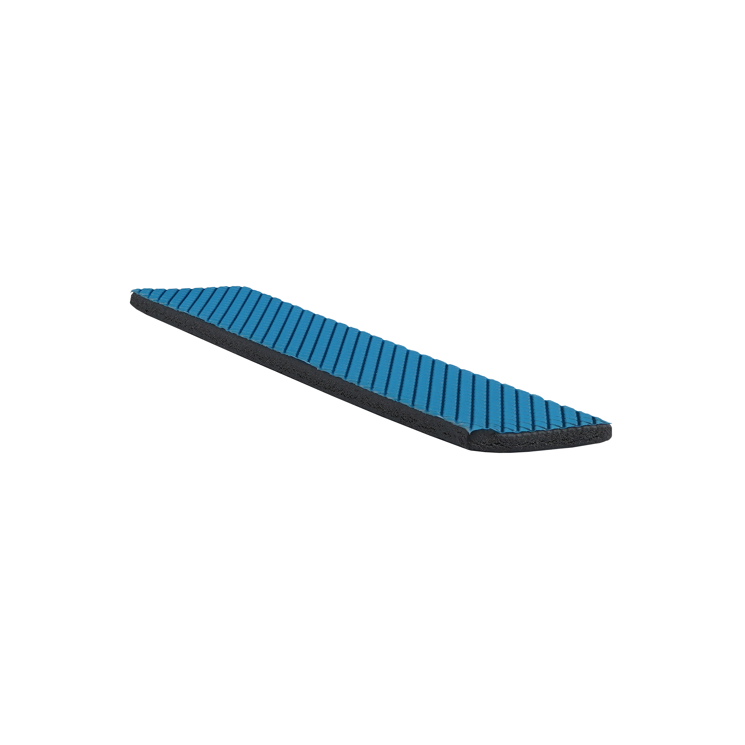 Ein Schaumstoffpolster mit blauem Streifendesign. Die Kanten sind schwarz. Der Hintergrund ist schwarz.