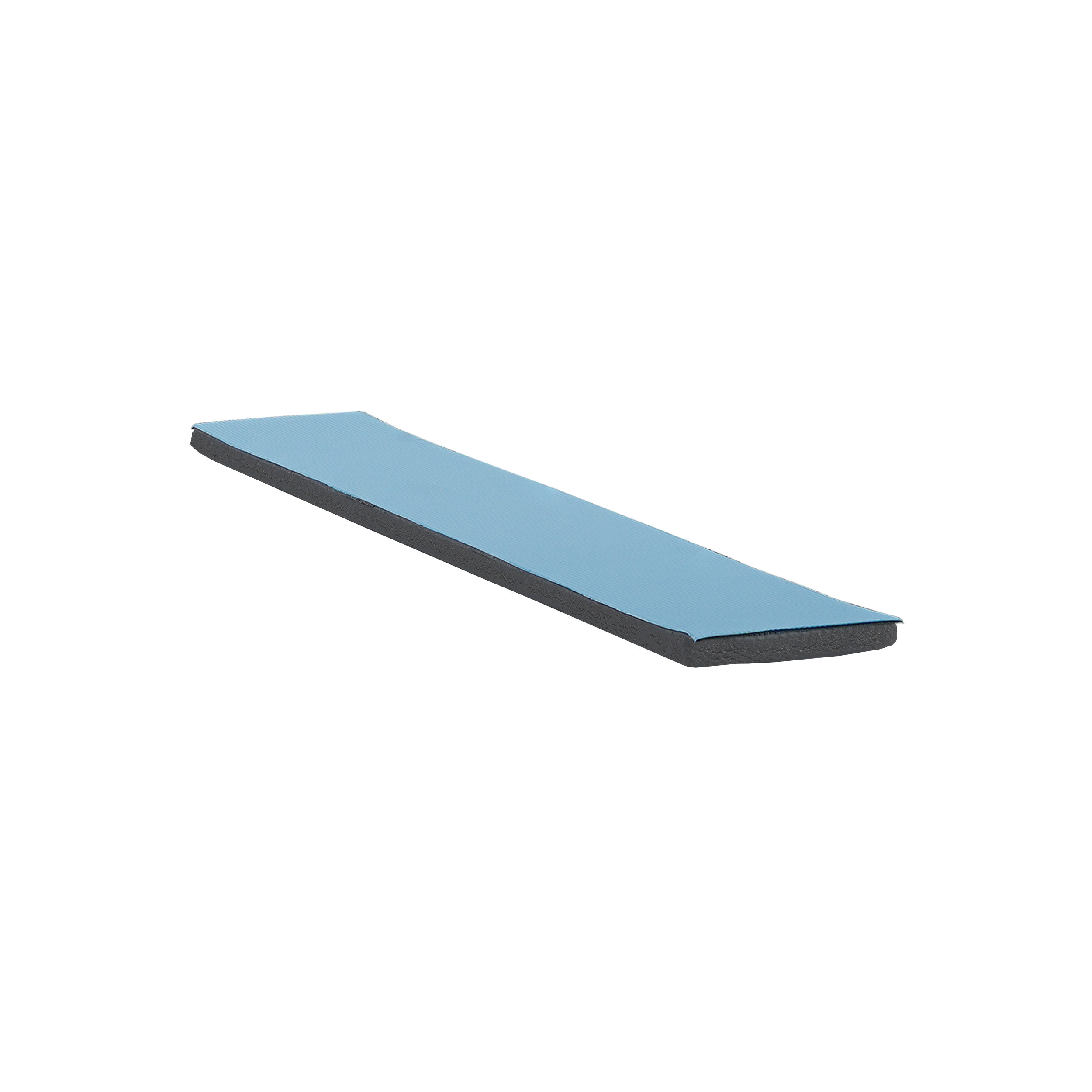Ein blaues Wärmeleitpad mit schwarzen Rändern auf schwarzem Hintergrund.