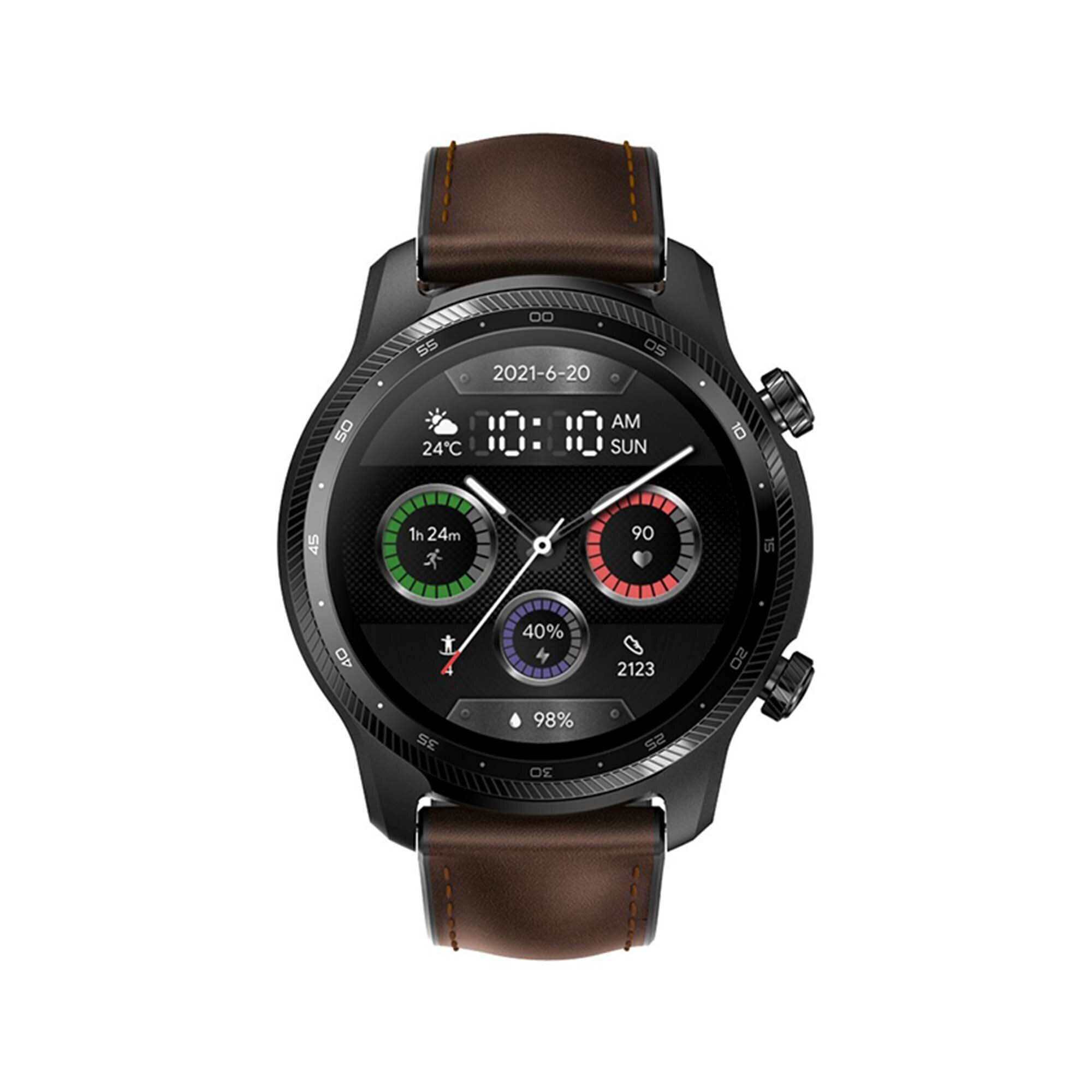 Czarny smartwatch z brązowym skórzanym paskiem. Pokazuje czas, datę i dane zdrowotne.