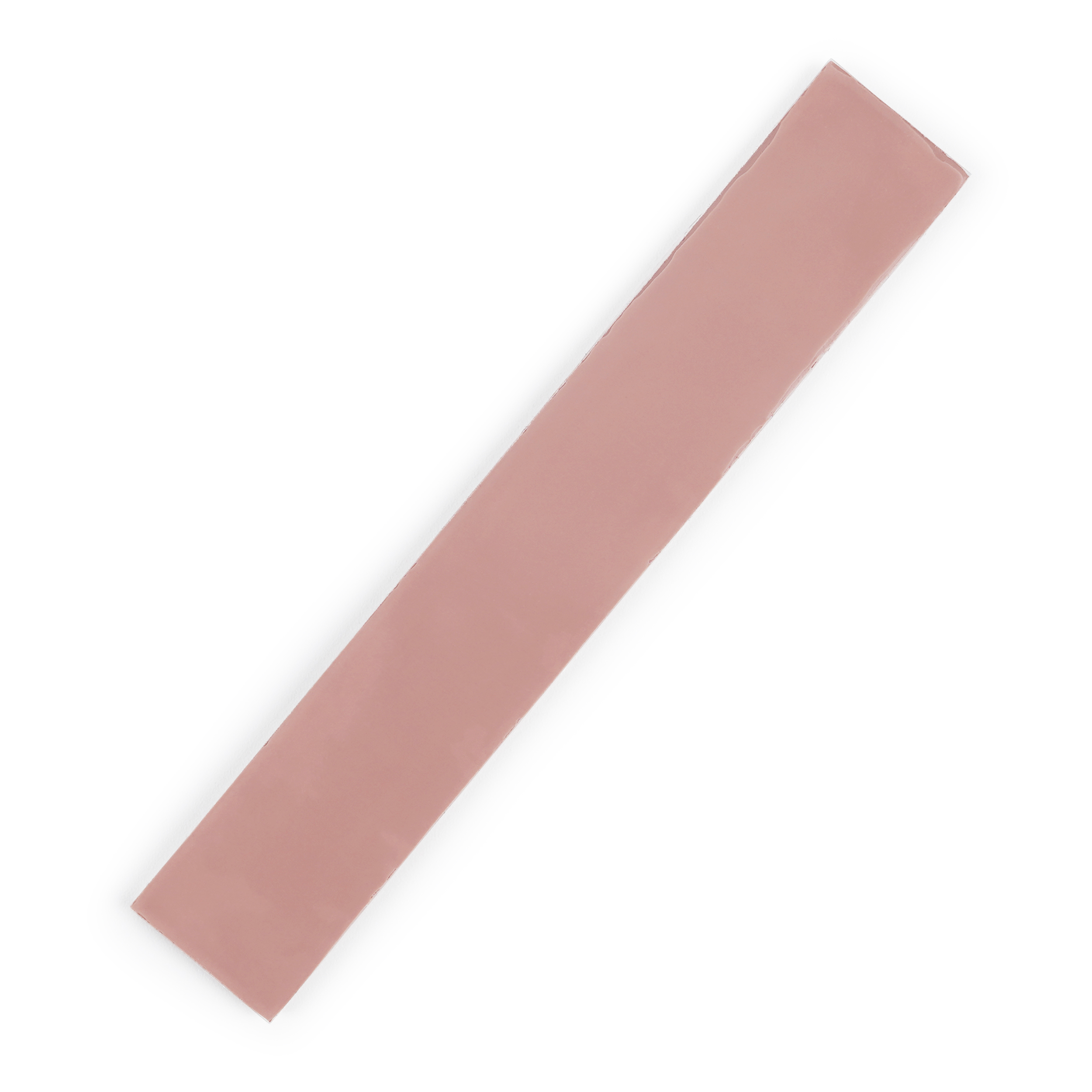 Pad termico rosa, lungo e sottile, su sfondo bianco.