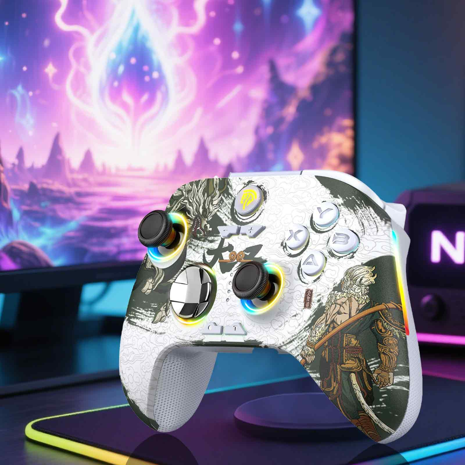 Ein weißer Gamecontroller mit Design und Knöpfen. Ein Bildschirm und ein Desktop befinden sich im Hintergrund.