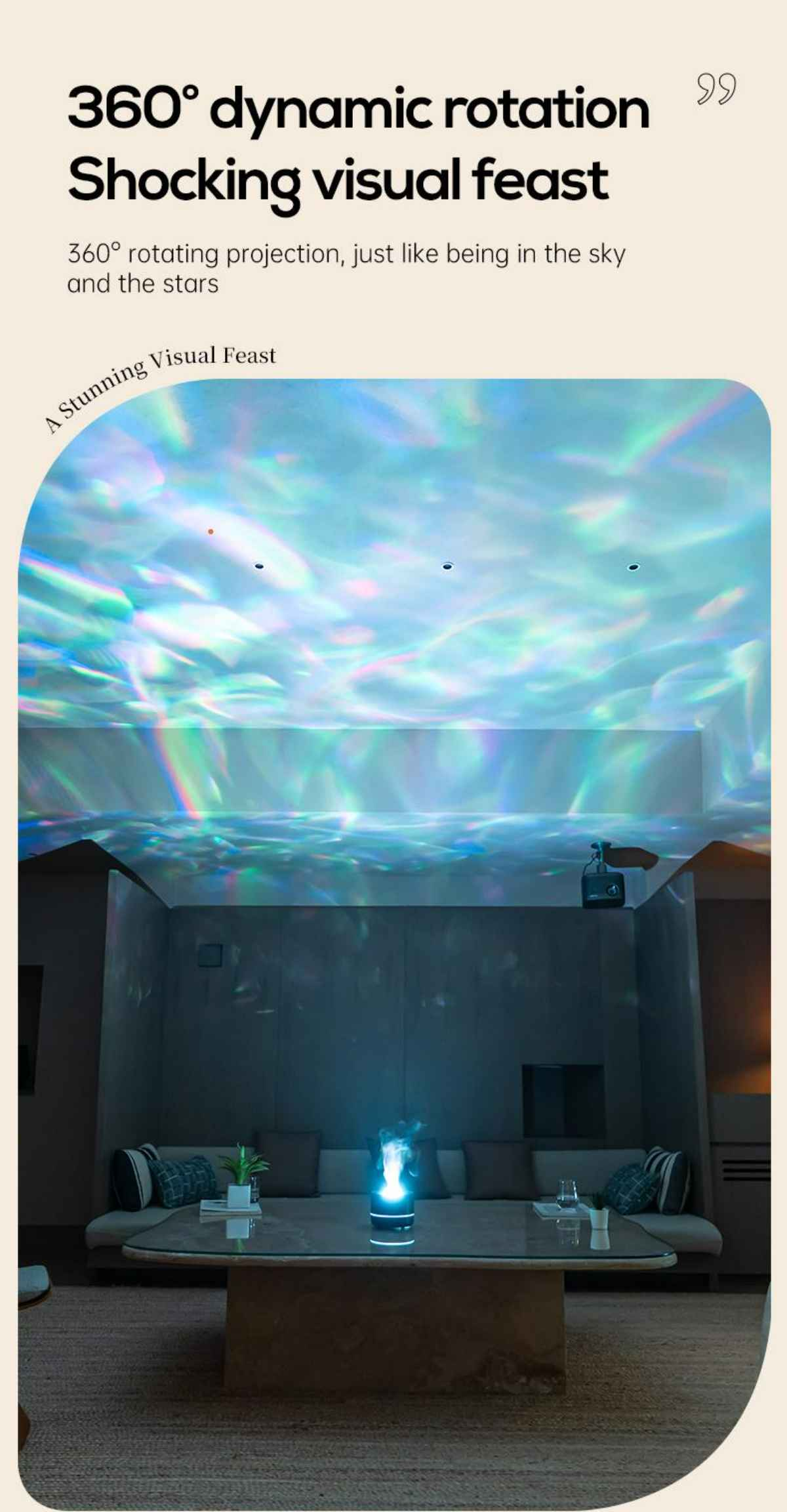 Ein Raum projiziert einen farbenfrohen Sternenhimmel mit einem Projektor auf einem Couchtisch. Text: '360° dynamische Rotation'.