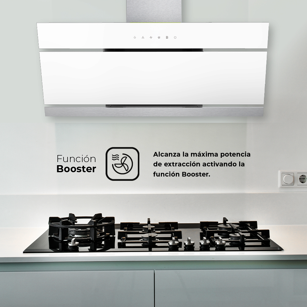 Cocina blanca con campana extractora sobre cocina y quemadores.
