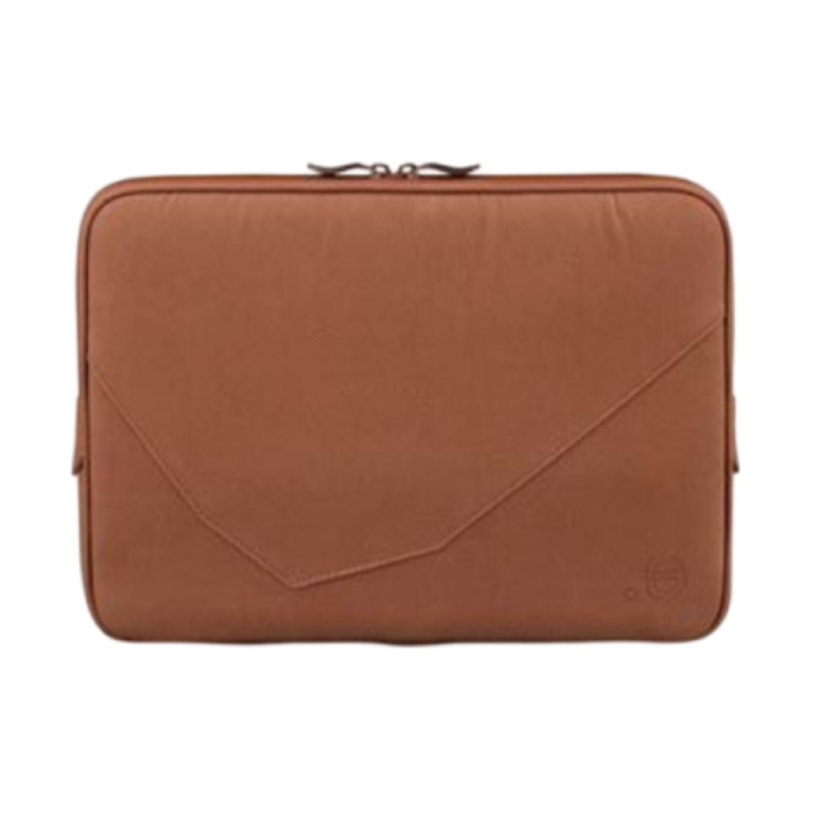 Custodia per laptop in pelle marrone, forma rettangolare, con un elemento di design diagonale.