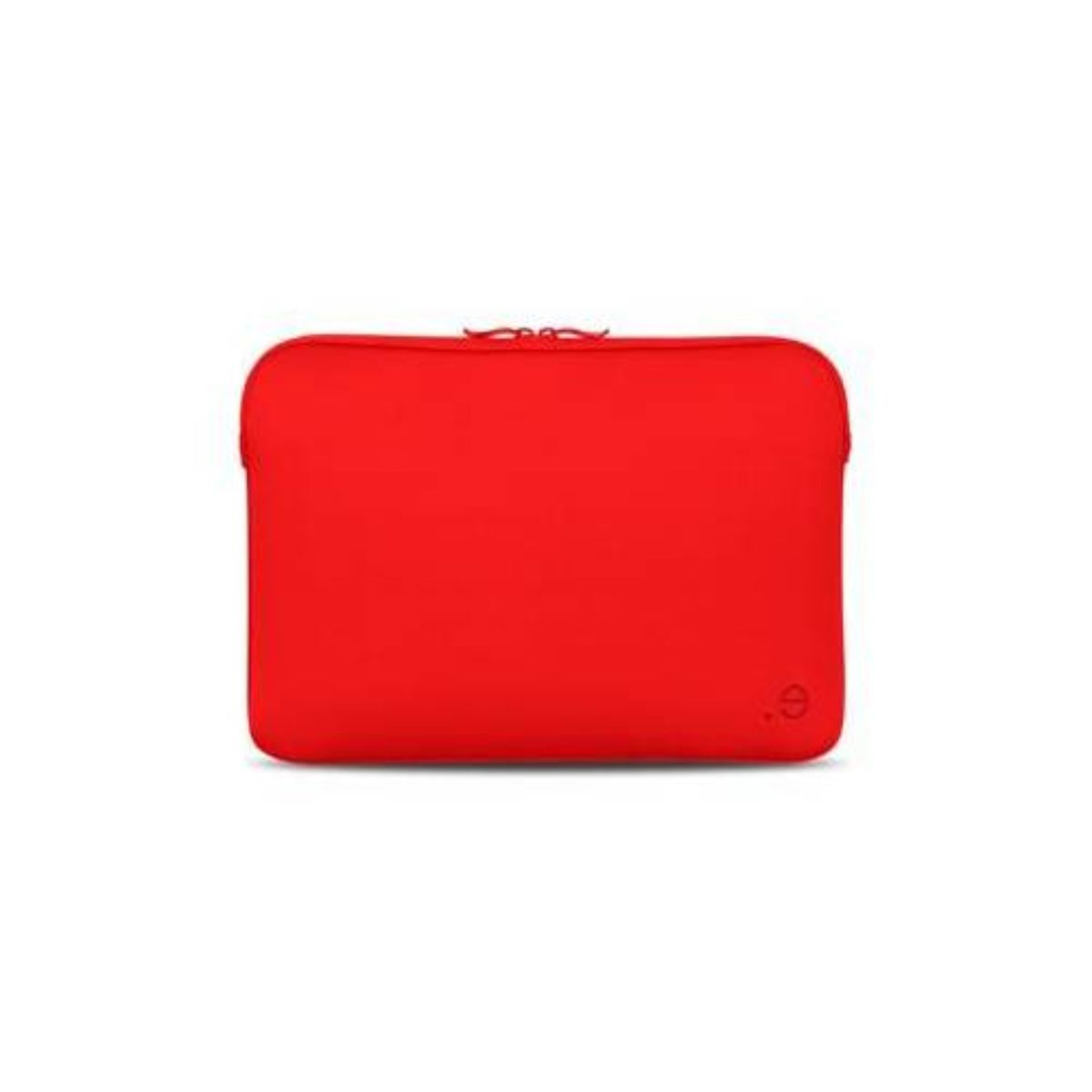 Eine rote Laptophülle, rechteckig, mit Reißverschluss und kleinem Logo auf weißem Grund.