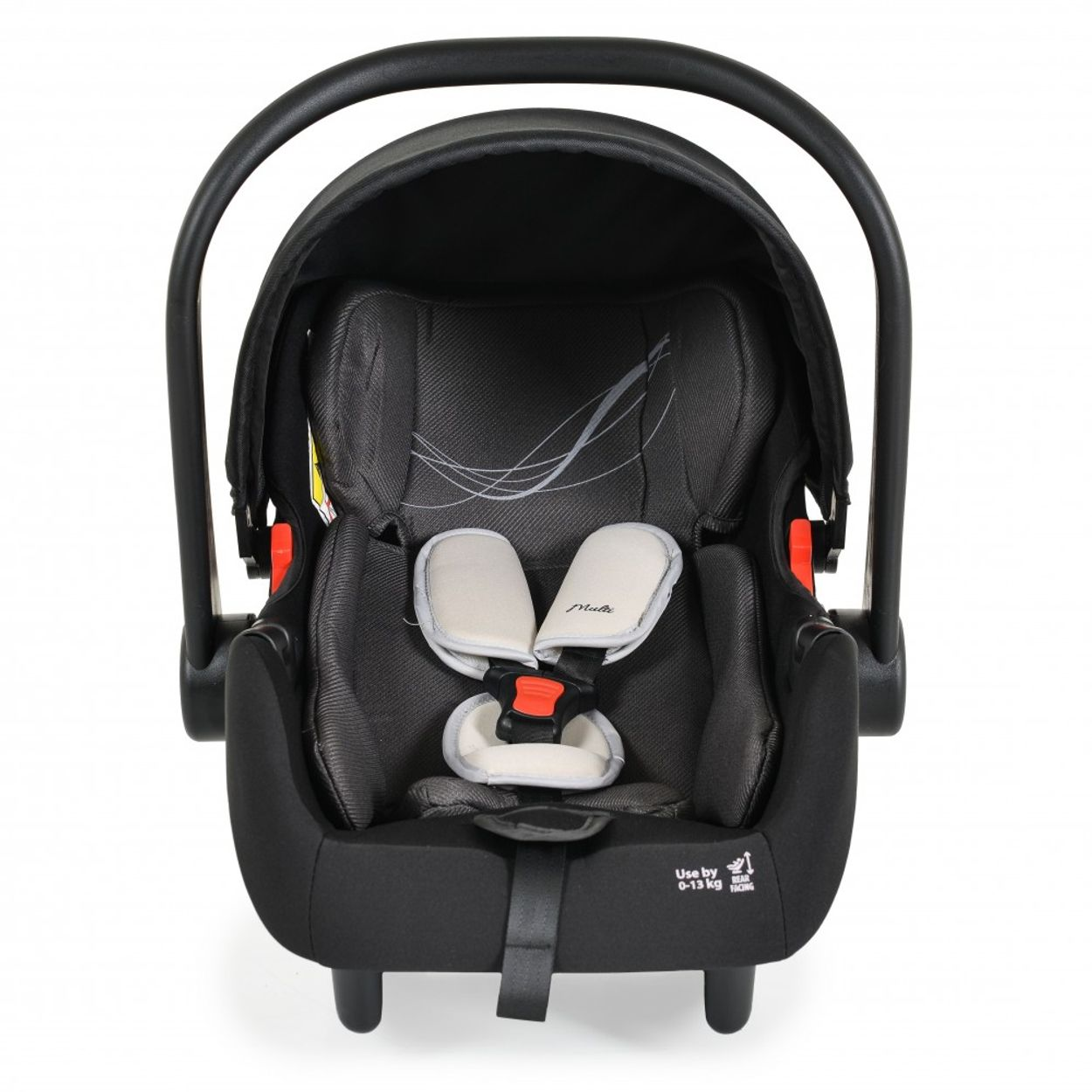 Ein schwarzer Babysitz mit Griff und Verdeck, Vorderansicht, auf weißem Hintergrund.