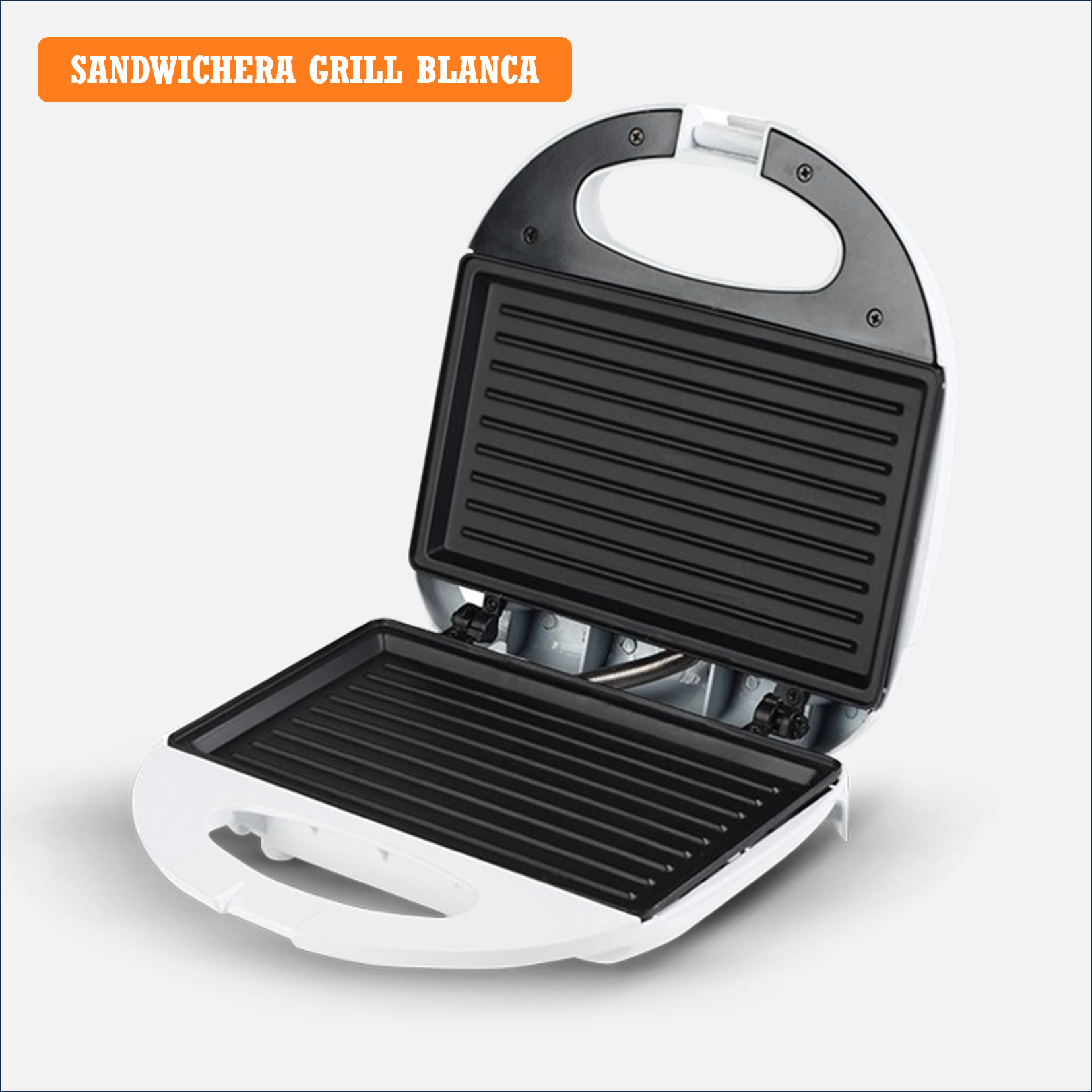 Sandwichera blanca abierta con placas de parrilla negras. La parrilla está abierta, mostrando el interior.