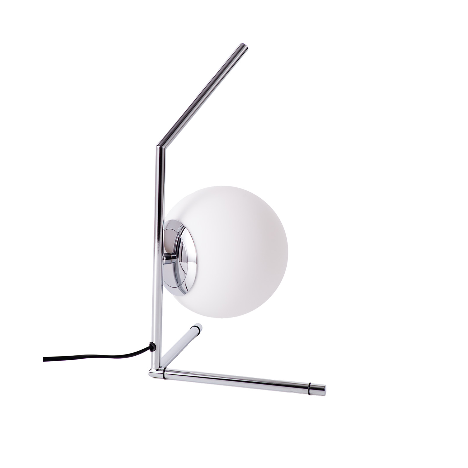 Una lámpara con un globo blanco y un marco plateado. Tiene un diseño moderno.