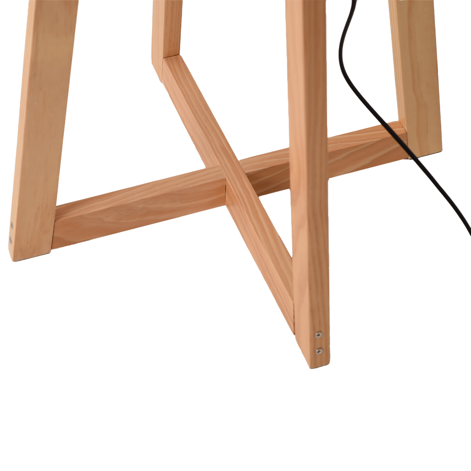 Primer plano de una base de lámpara de madera, mostrando las patas cruzadas y la conexión.