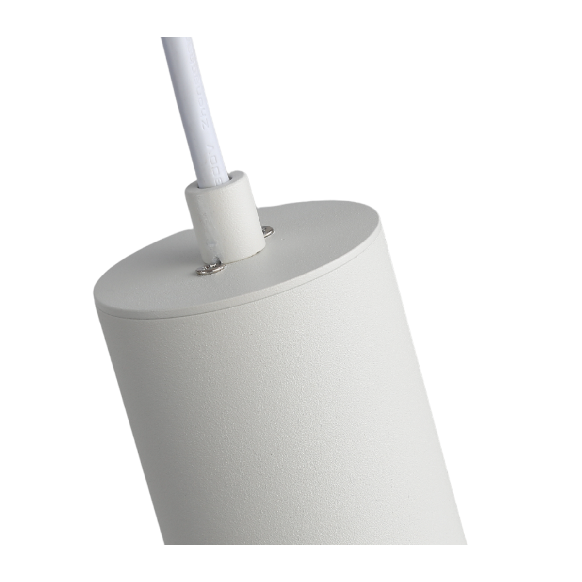 Primer plano de una lámpara cilíndrica blanca con cable blanco.