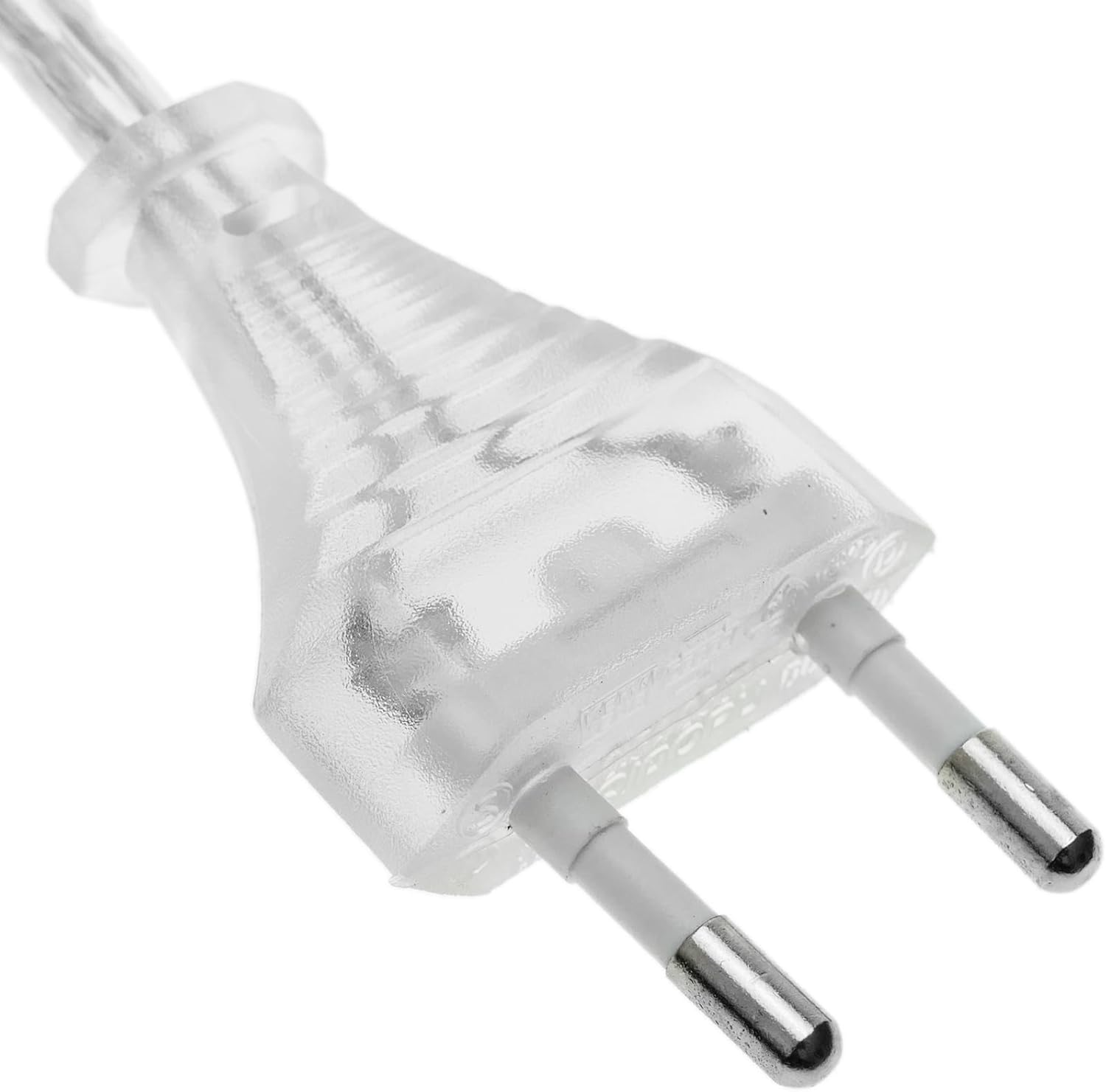 Un primer plano de un enchufe eléctrico. Es transparente con 2 clavijas metálicas.