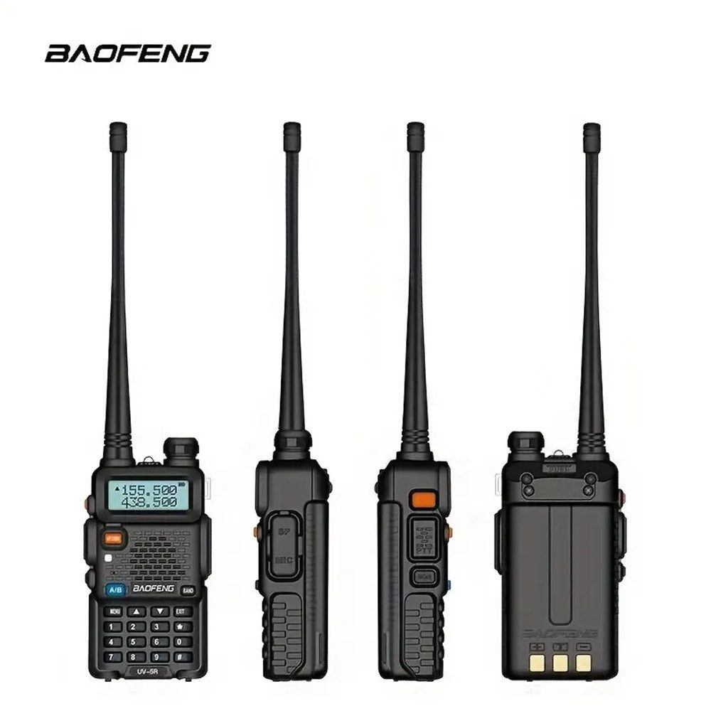 Cuatro walkie-talkies Baofeng negros, mostrando números en pantallas, alineados sobre fondo blanco.