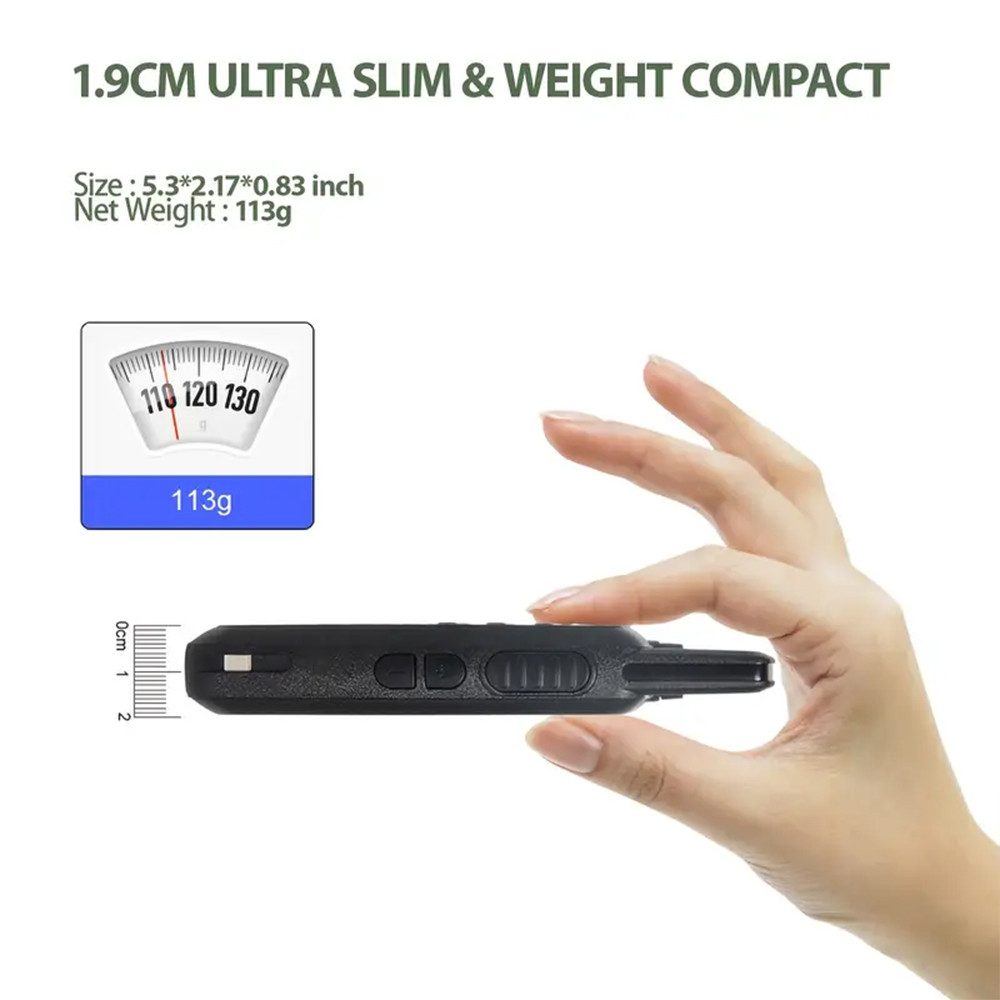 Una mano sostiene un walkie-talkie negro con detalles de dimensiones y peso a la izquierda.