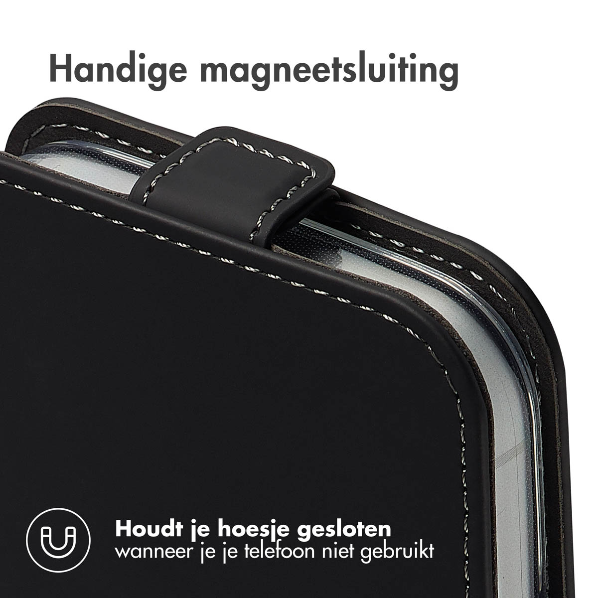 Primo piano di una custodia nera per telefono con chiusura magnetica, che mostra la chiusura e i dettagli delle cuciture.