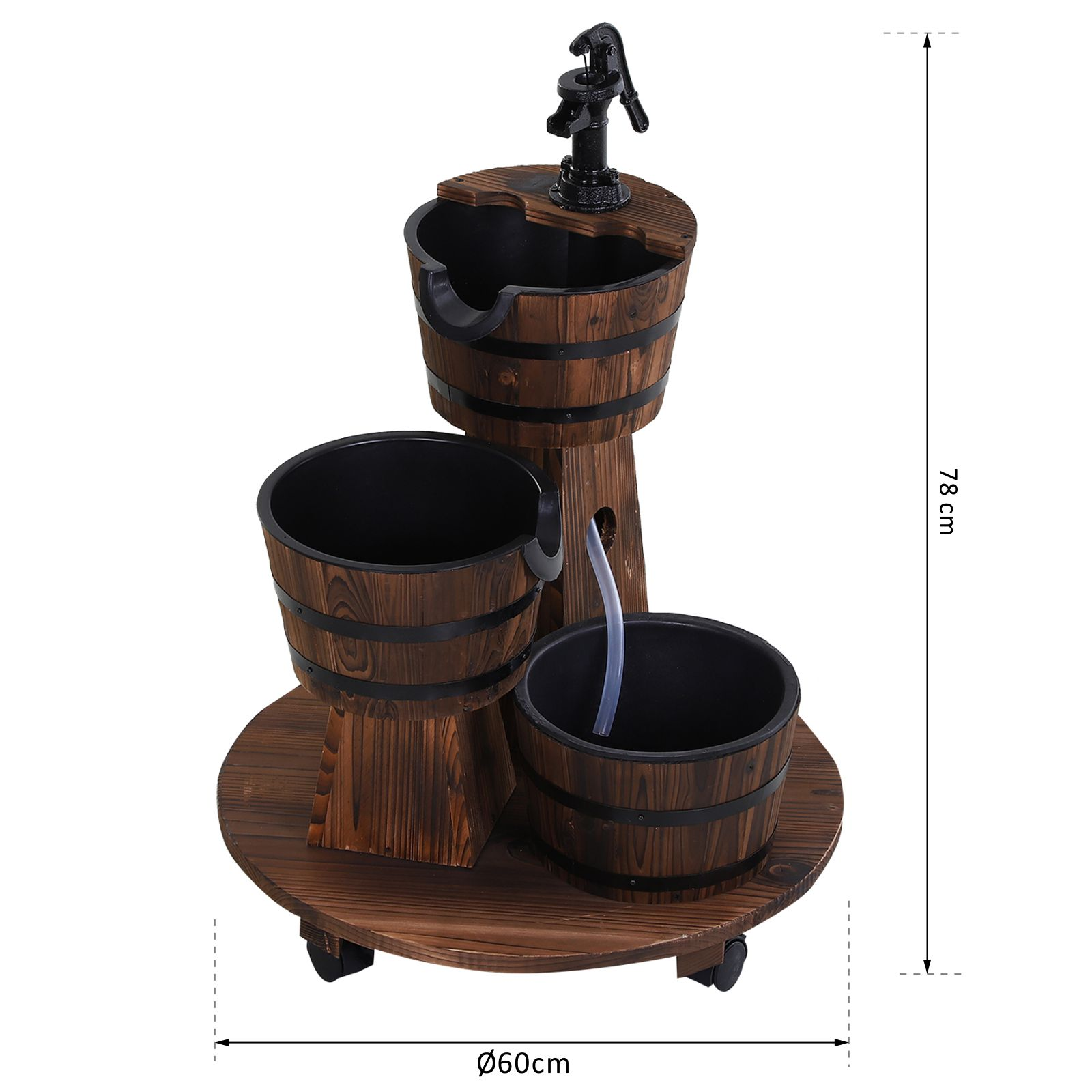 Holzwasserbrunnen mit drei Eimern. Oben befindet sich eine Pumpe. Der Brunnen hat einen braunen Sockel mit Rädern. Abmessungen werden gezeigt.
