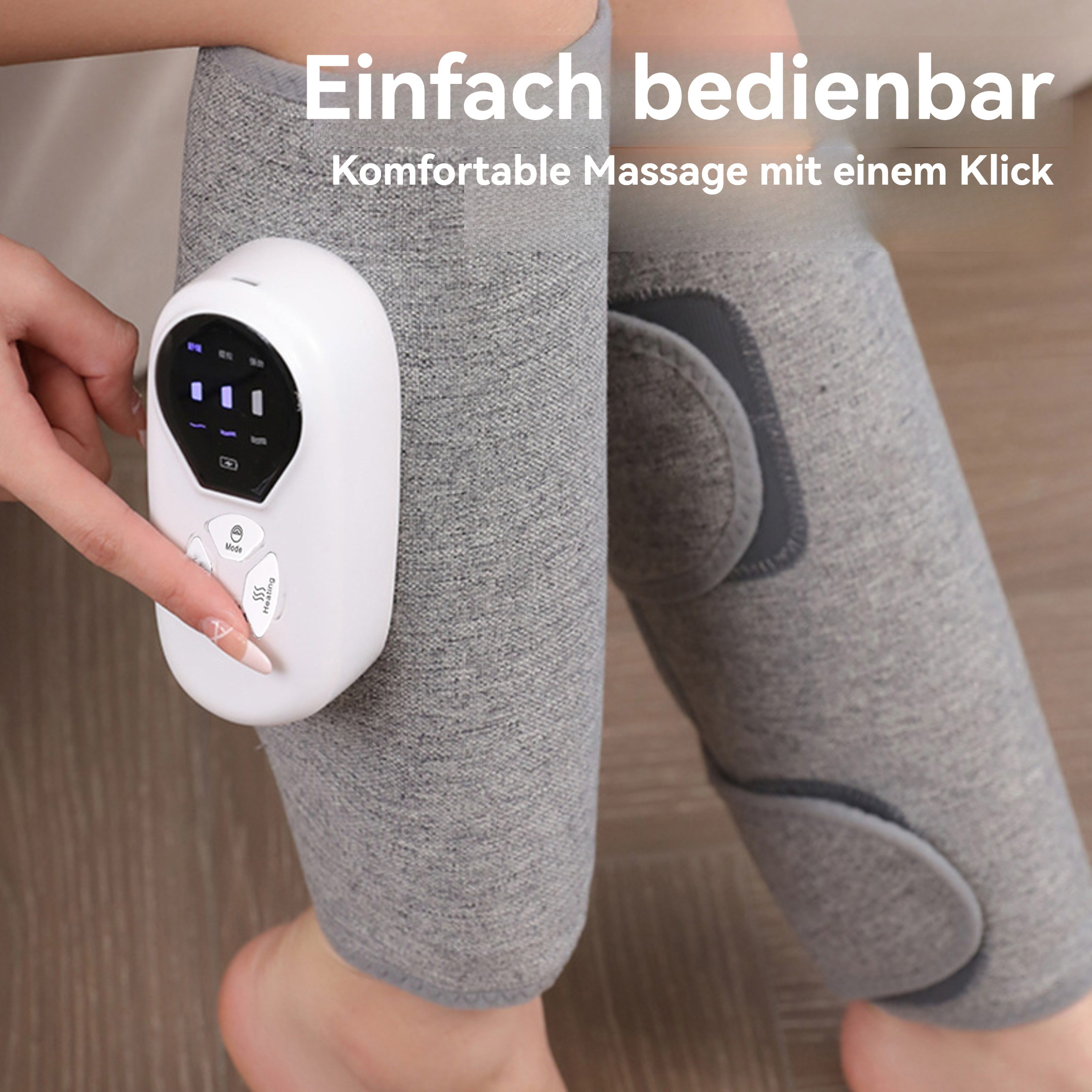 Eine Person drückt einen Knopf auf einem Beinmassagegerät. Das Massagegerät umschließt die Beine.