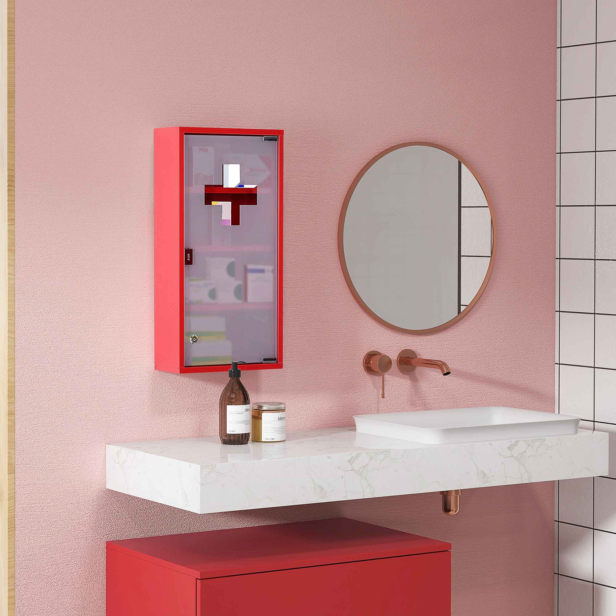 Badezimmer mit rotem Medizinschränkchen und weißem Waschbecken. Ein Spiegel hängt über dem Waschbecken.