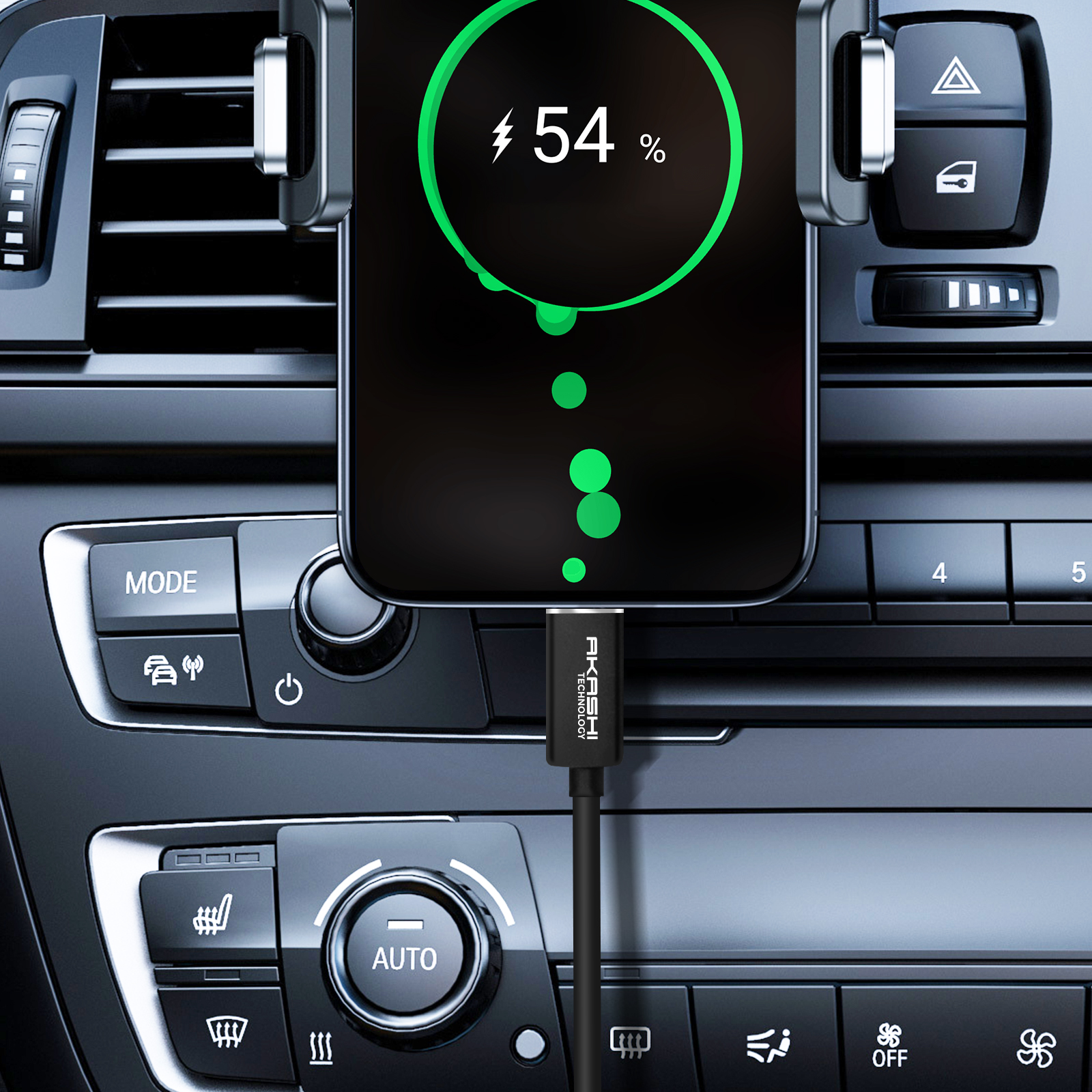 Telefono in carica in auto. Lo schermo mostra il 54%. Il cavo è collegato.