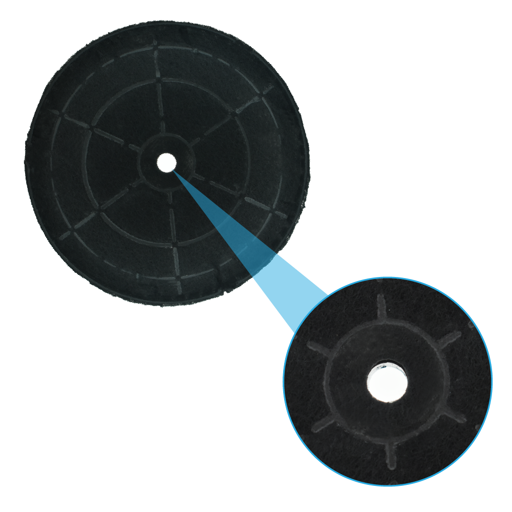 Okrągły czarny filtr z centralnym otworem i liniami radialnymi. Powiększony fragment pokazuje szczegóły.