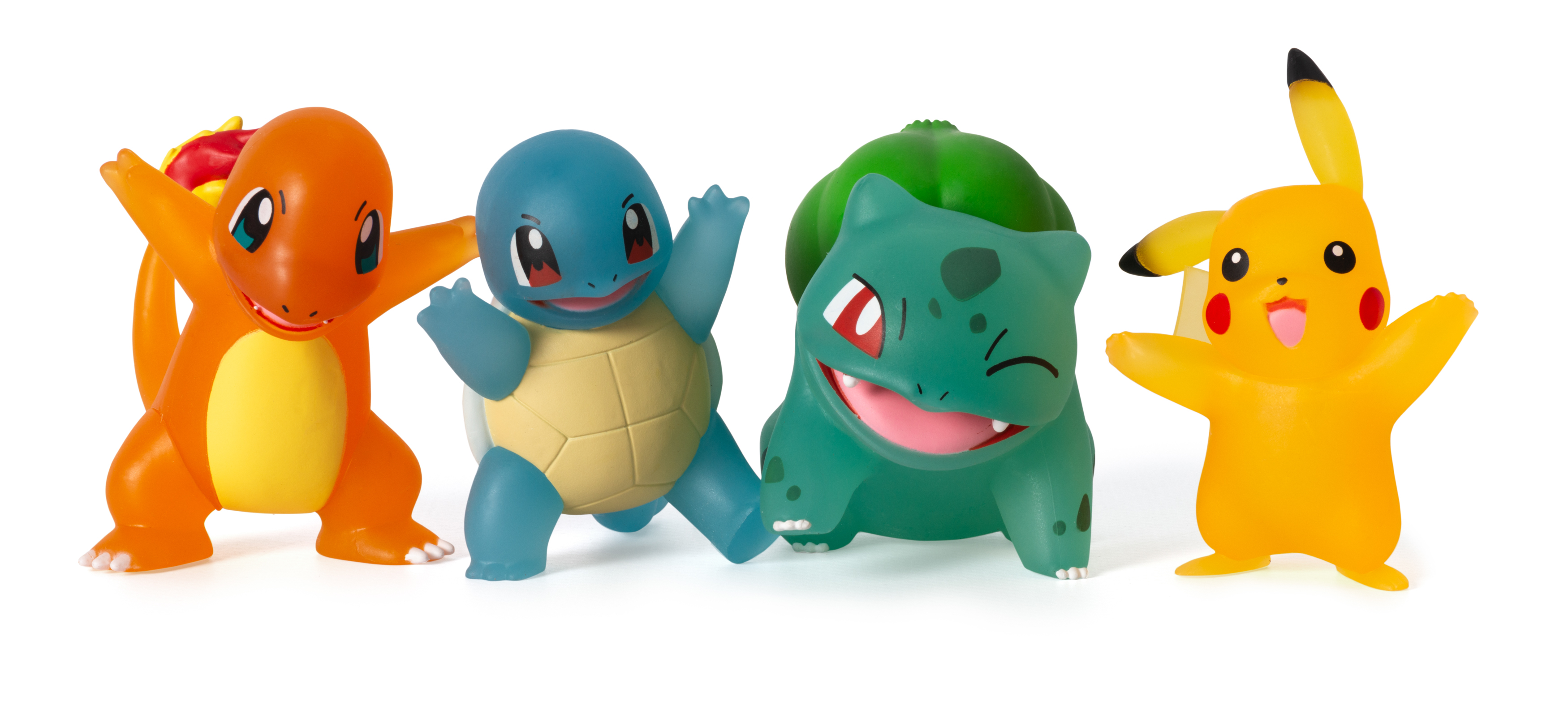 Vier Pokemon-Figuren: Glumanda, Schiggy, Bisasam und Pikachu, auf weißem Hintergrund angeordnet, jede in einer dynamischen Pose.