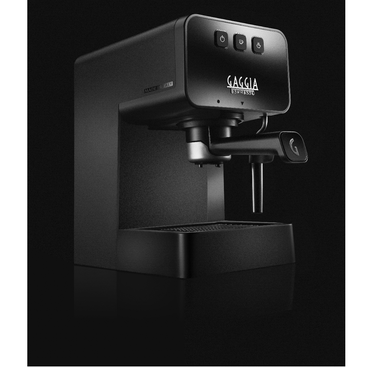 Czarny ekspres do kawy Gaggia. Przyciski na górze, etykieta Made in Italy. Powierzchnia odblaskowa. Czarne tło.