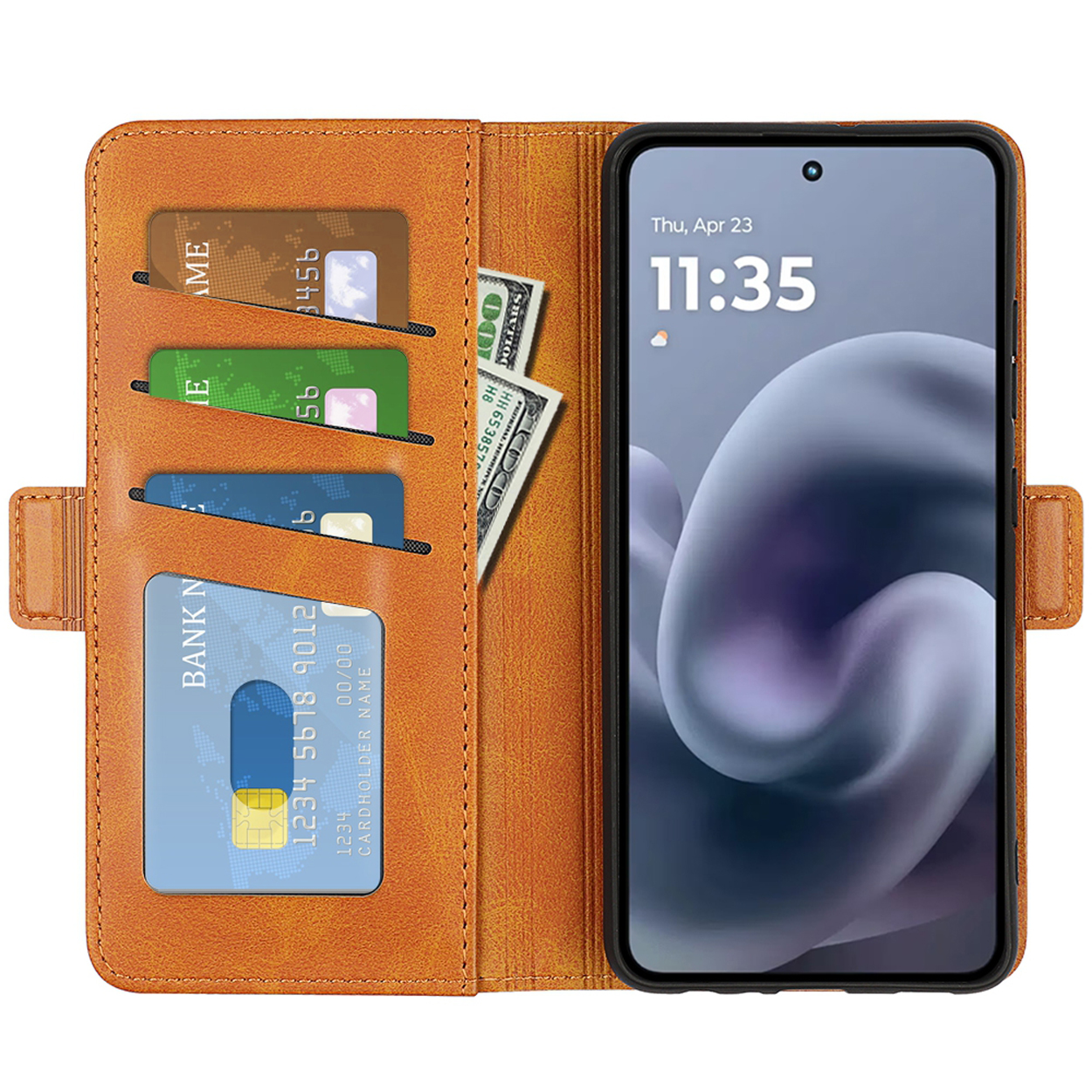 Open bruin leren telefoonhoesje met een telefoon erin. De telefoon toont de tijd. Creditcards en contant geld zijn zichtbaar.