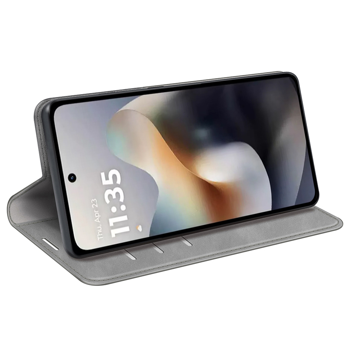 Téléphone dans un étui gris, avec l'écran affichant l'heure. L'étui est ouvert.