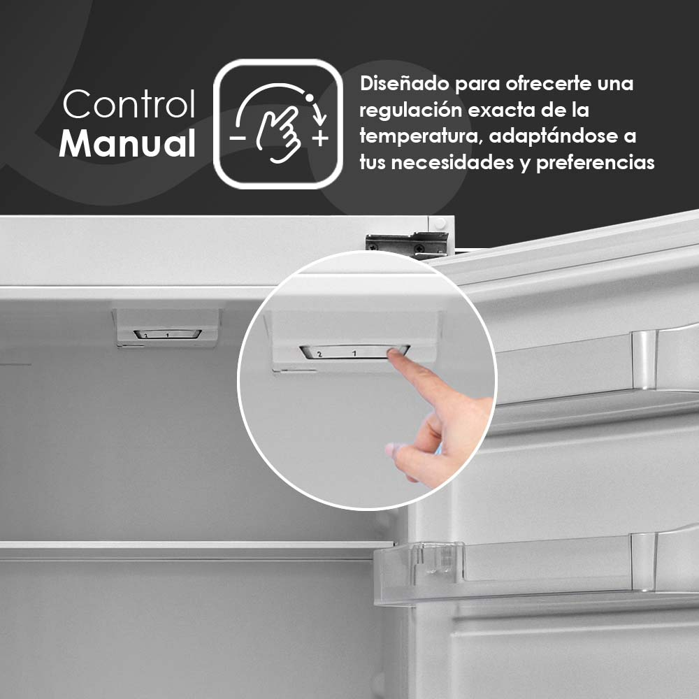 Primer plano de una mano ajustando el control de temperatura dentro de un refrigerador.