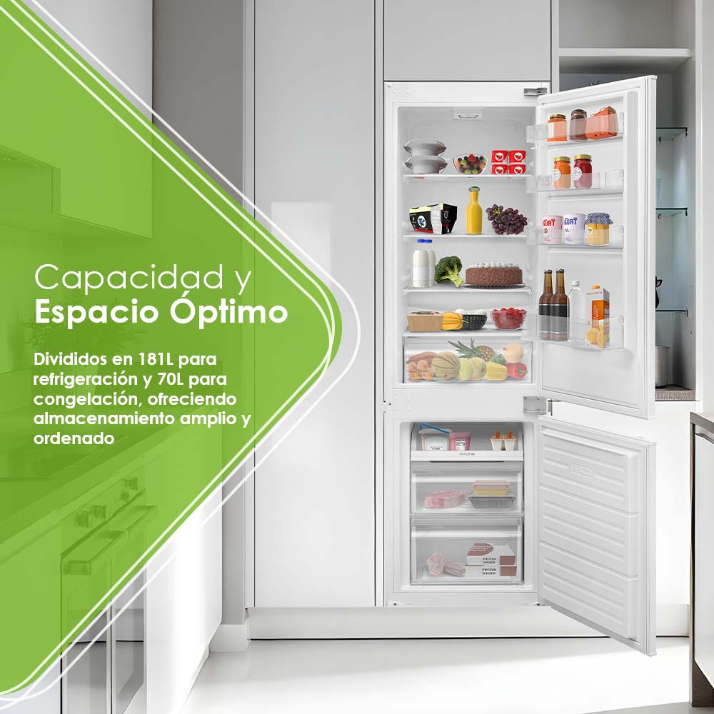 Refrigerador abierto mostrando estantes llenos de comida. Texto verde: Capacidad y Espacio Óptimo.
