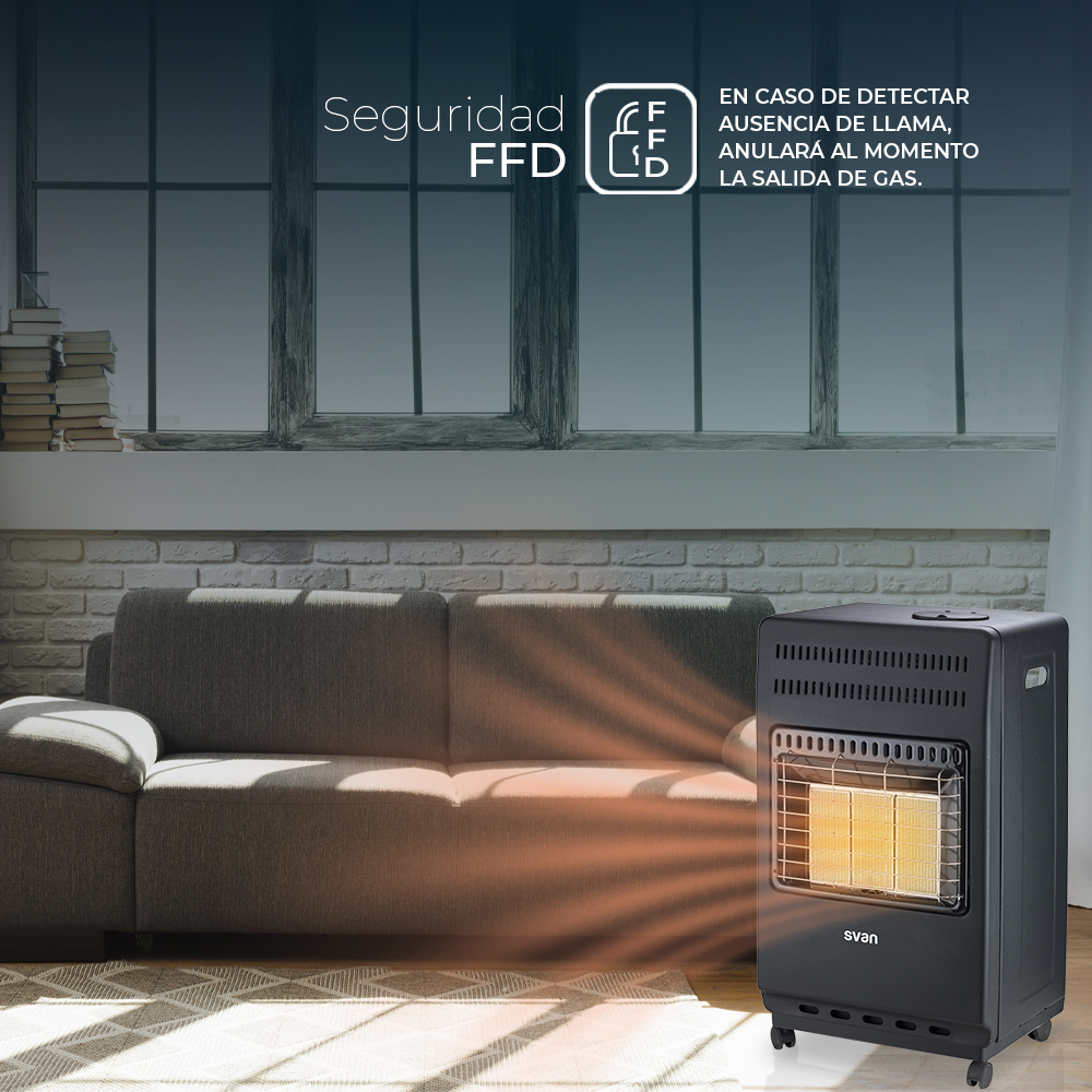 Un calefactor de gas negro en una habitación, con un sofá y una ventana. Un resplandor naranja indica emisión de calor.