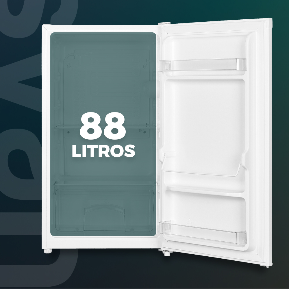 Refrigerador blanco, puerta abierta, estantes visibles. El texto dice 88 LITROS sobre fondo verde.